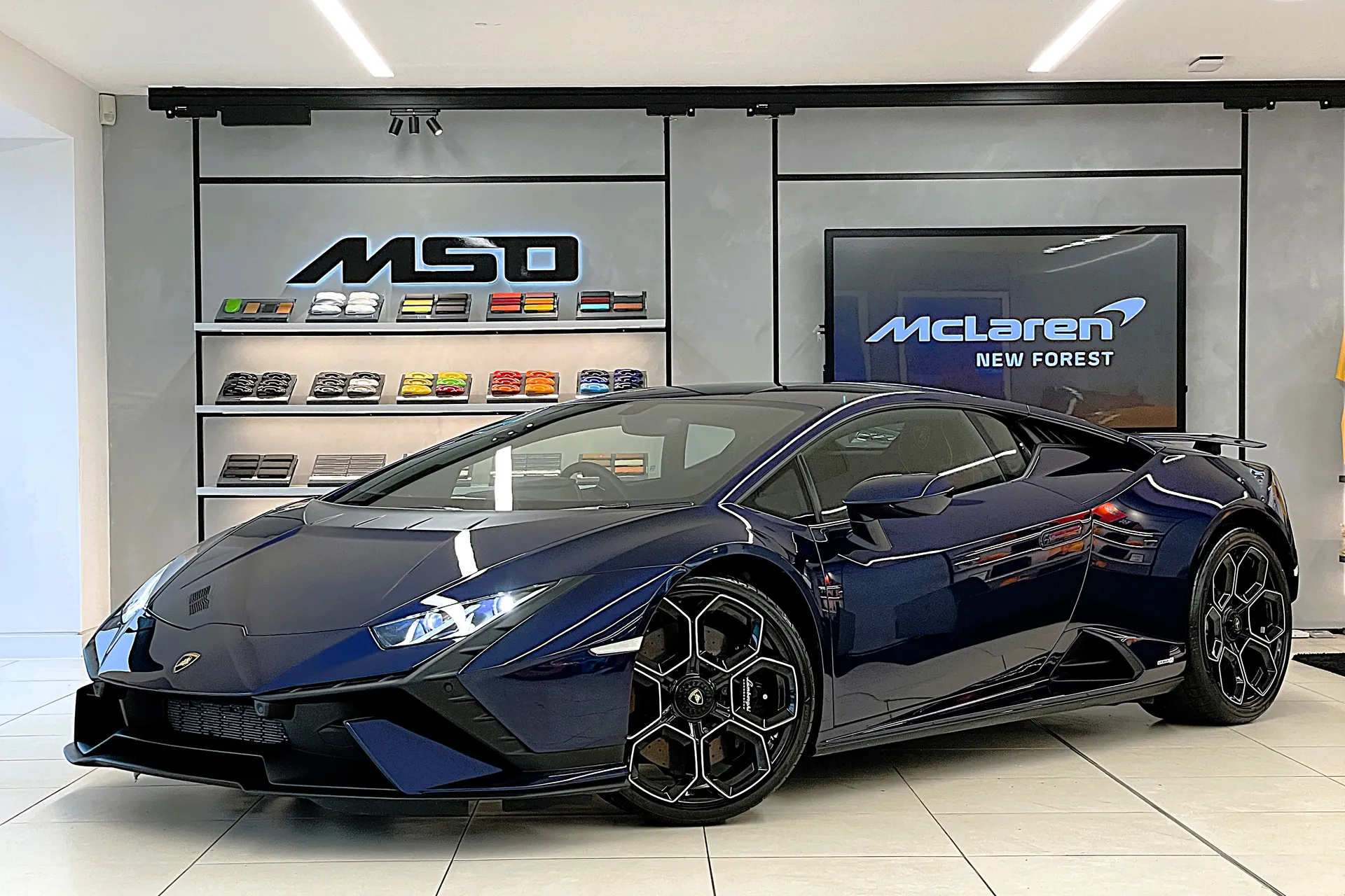 LAMBORGHINI HURACAN thumbnail image number 5