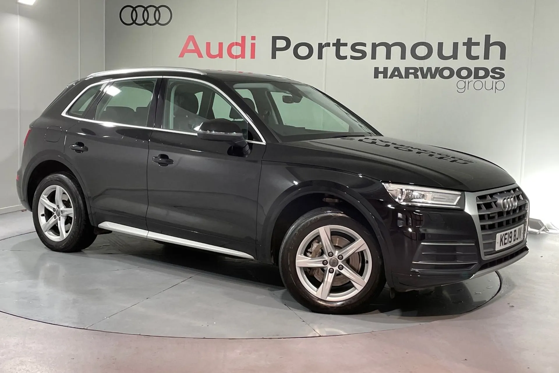 Audi Q5 focused image