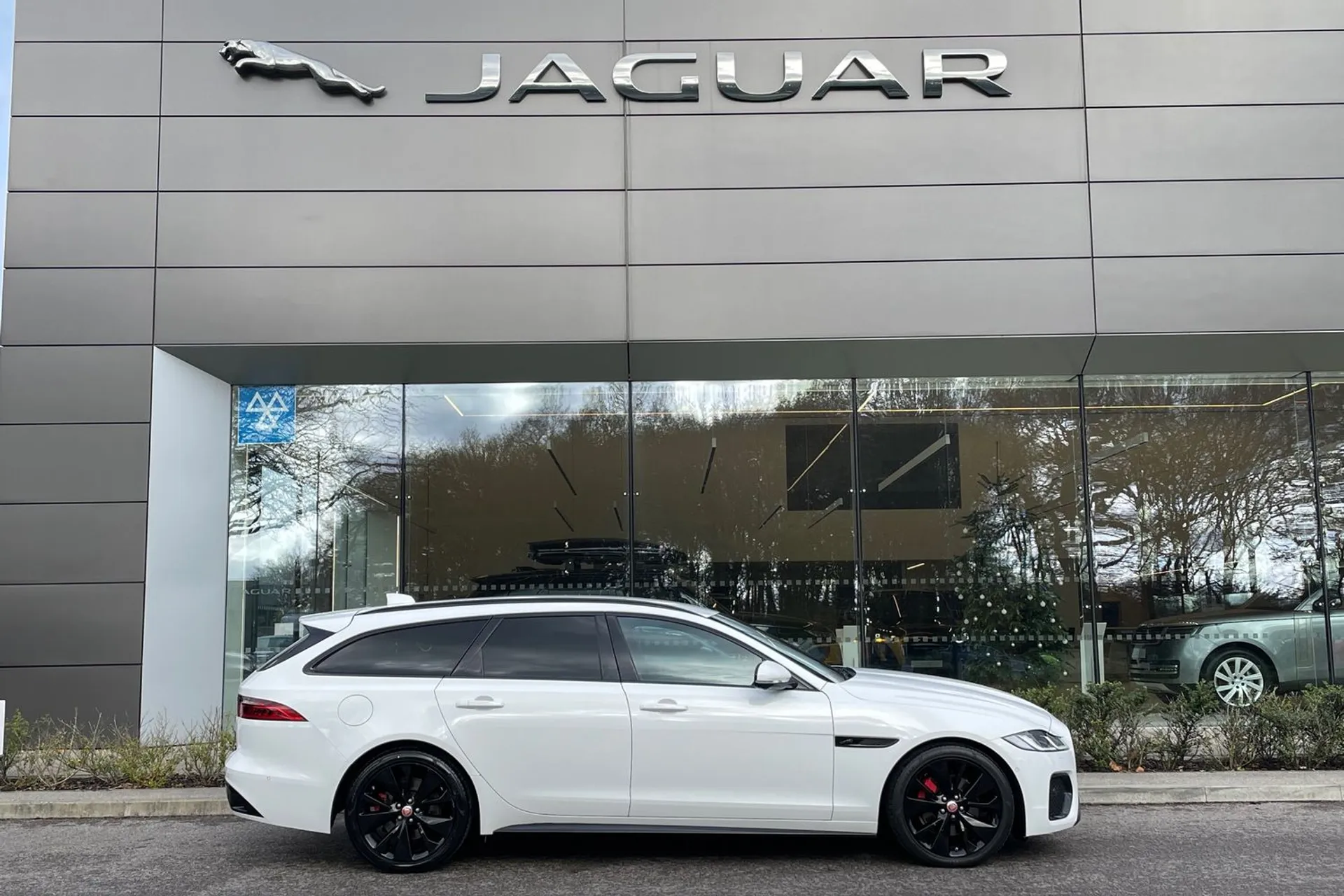 Jaguar XF thumbnail image number 2