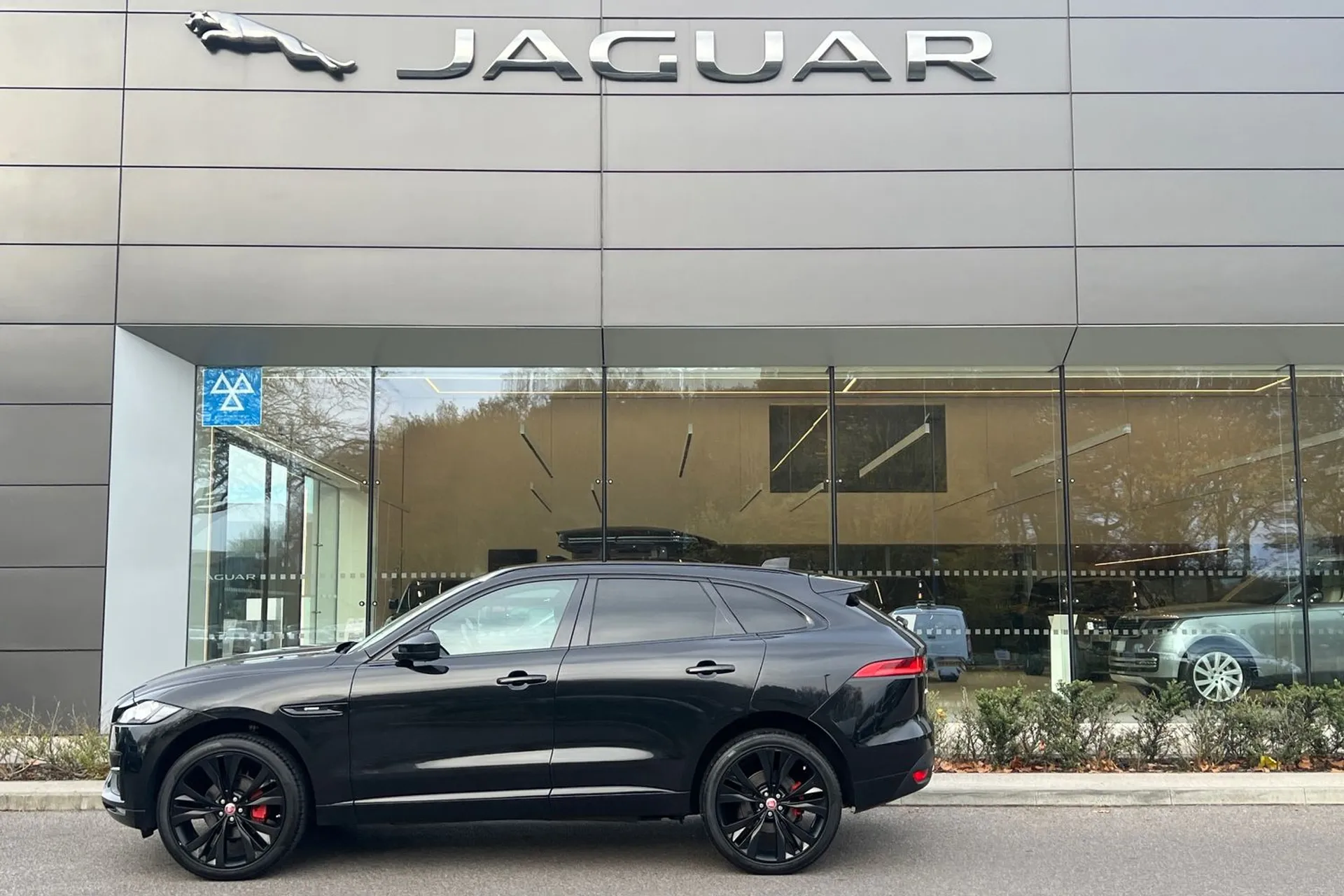 Jaguar F-PACE thumbnail image number 8