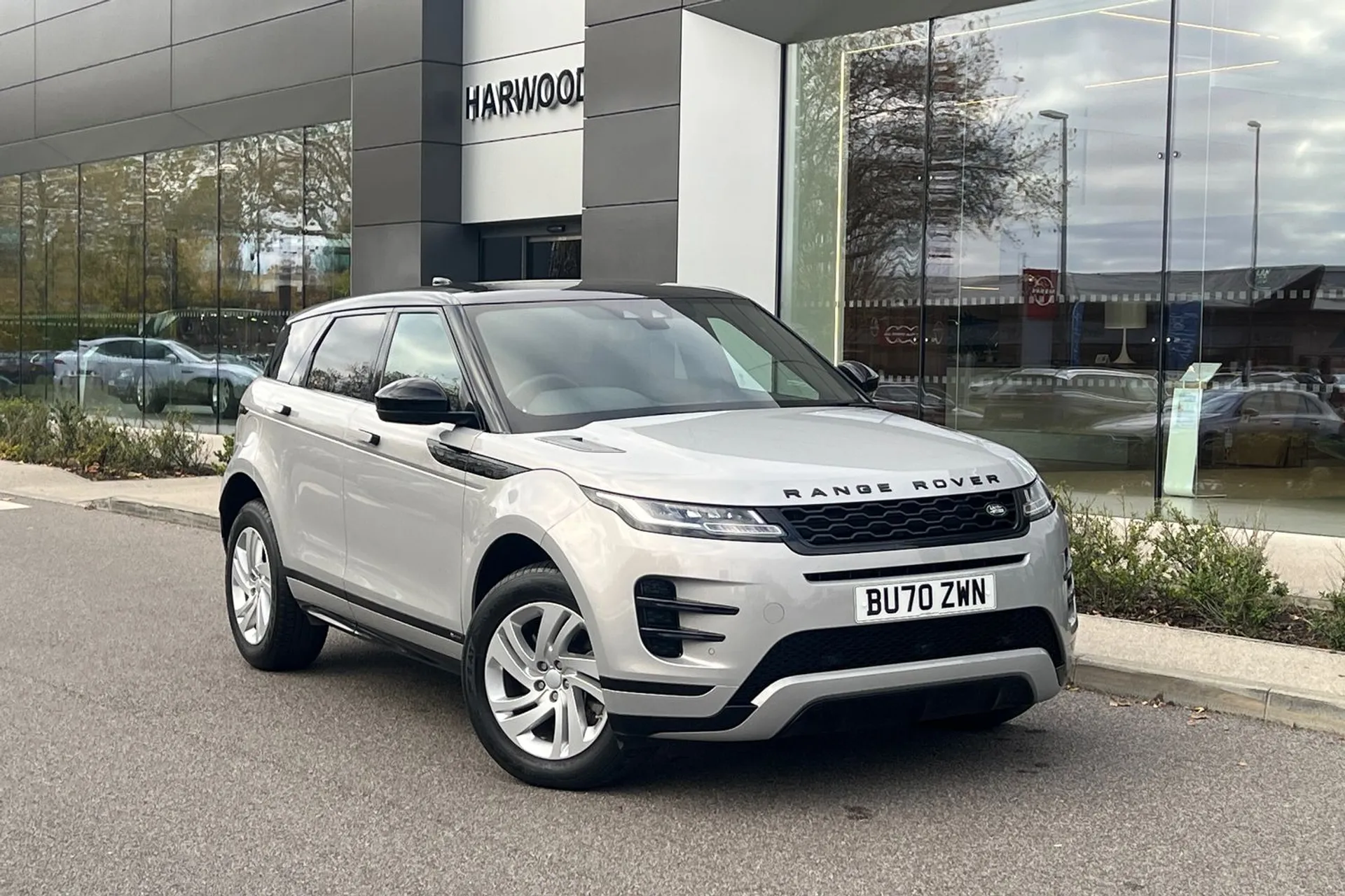 LAND ROVER RANGE ROVER EVOQUE focused image