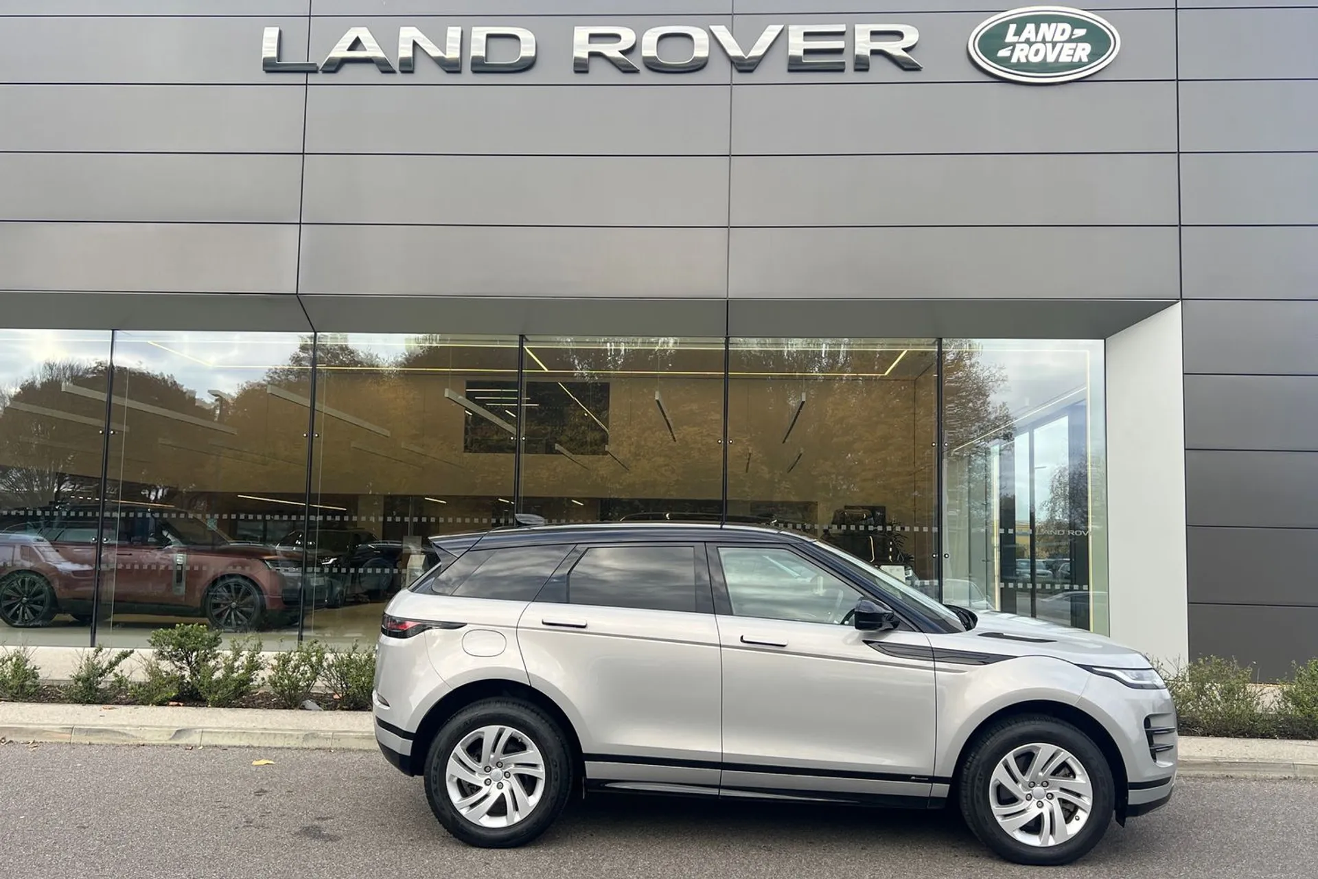 LAND ROVER RANGE ROVER EVOQUE thumbnail image number 2