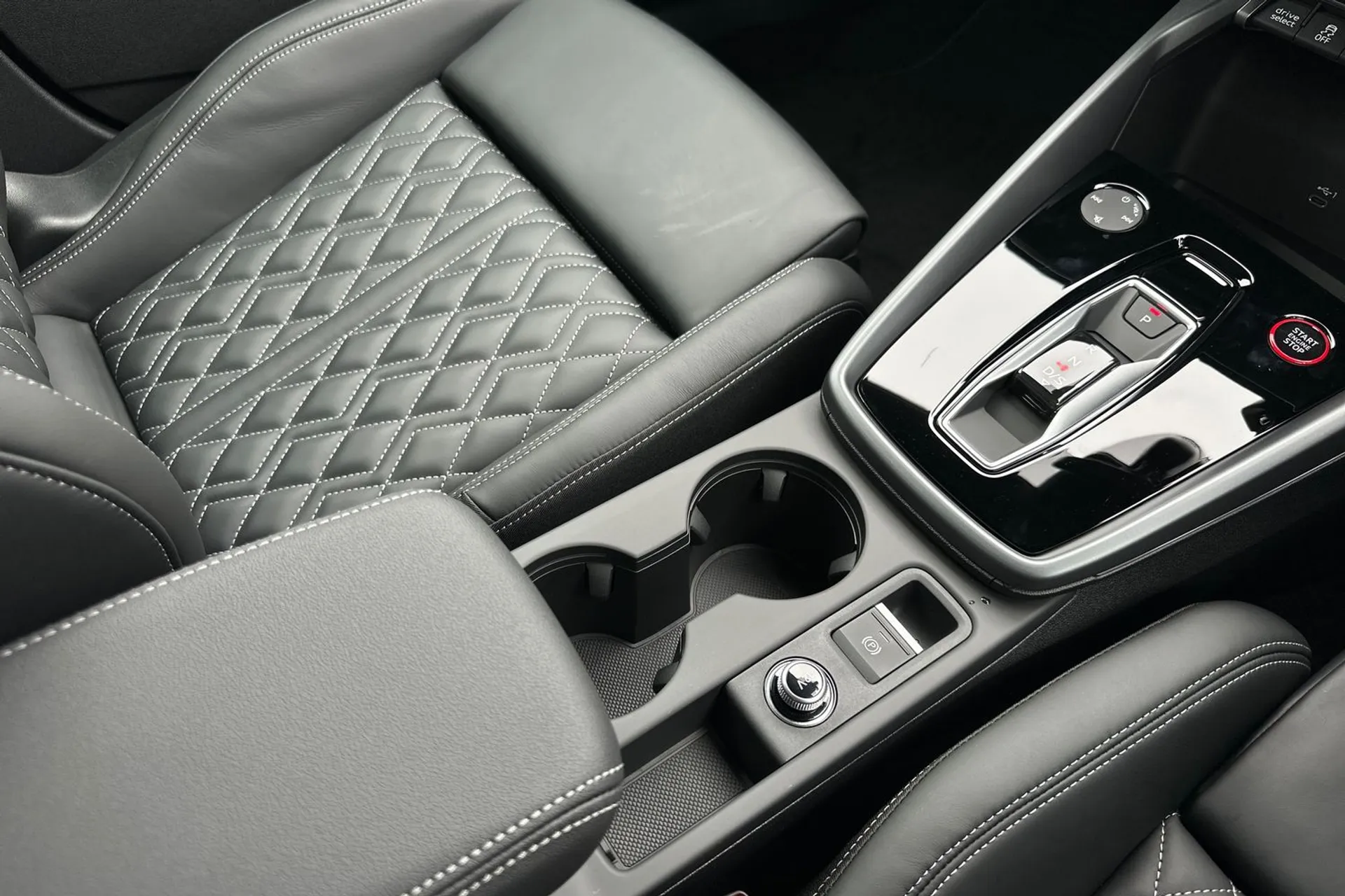 Audi A3 thumbnail image number 32