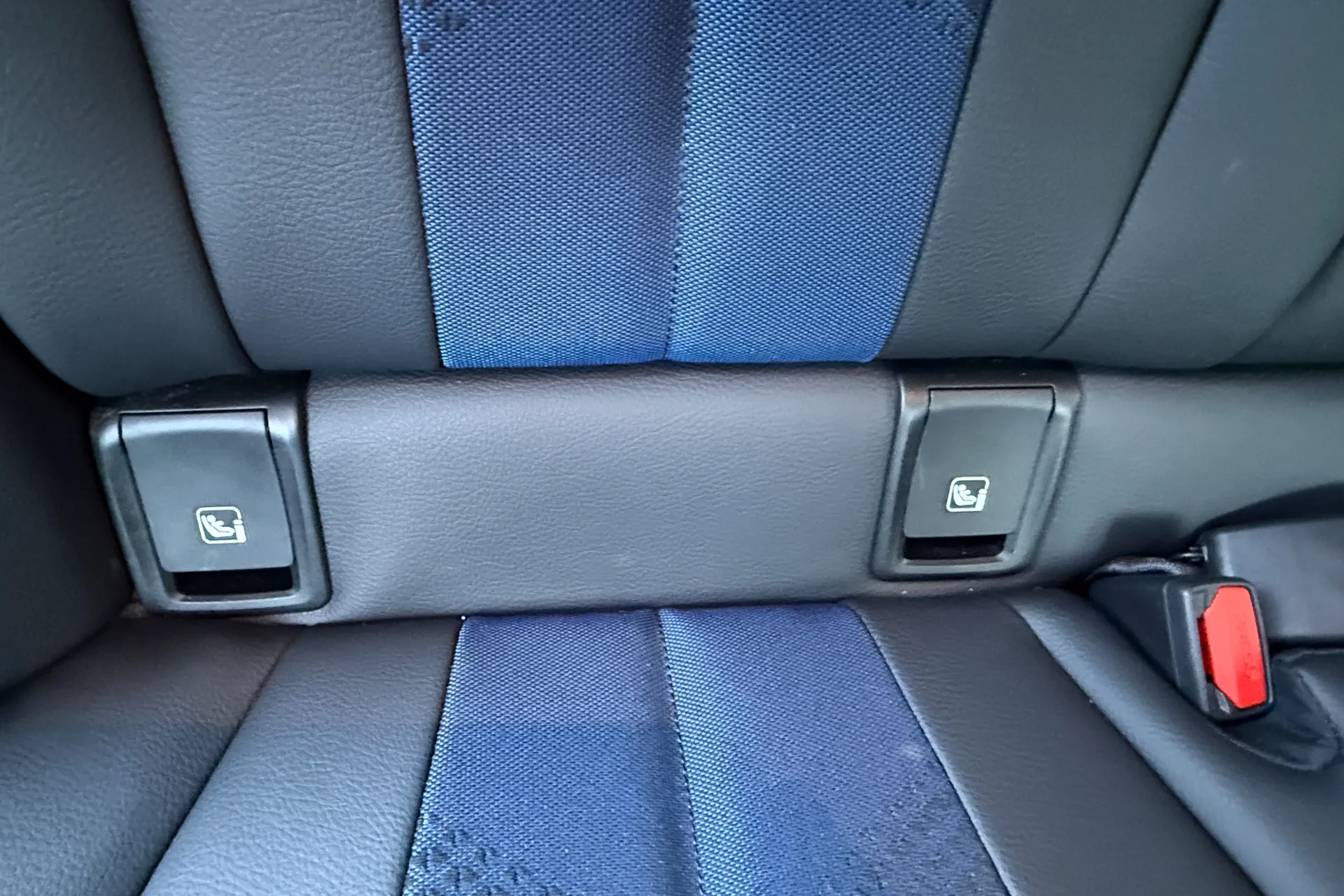 BMW 2 SERIES thumbnail image number 32