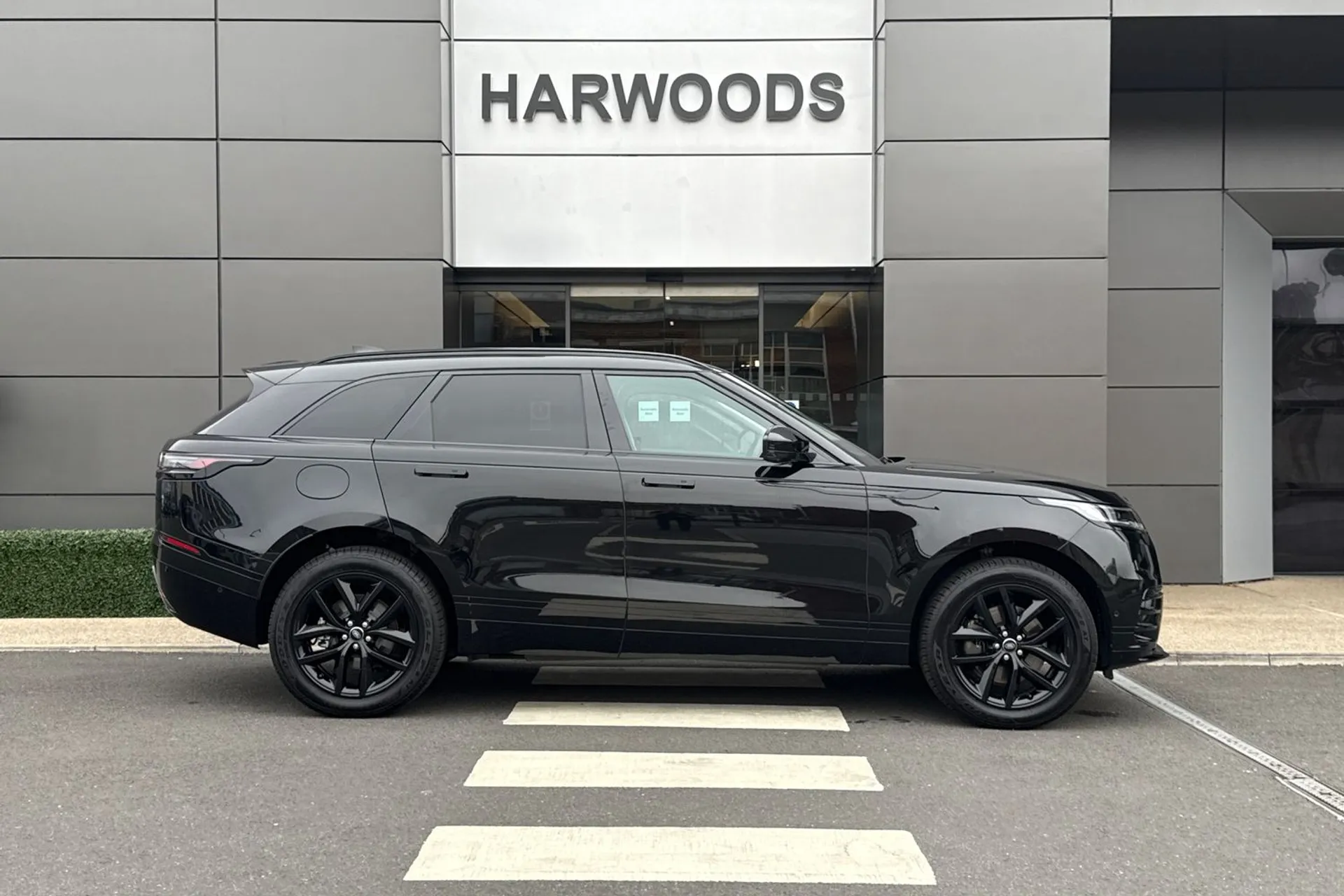 LAND ROVER RANGE ROVER VELAR thumbnail image number 2