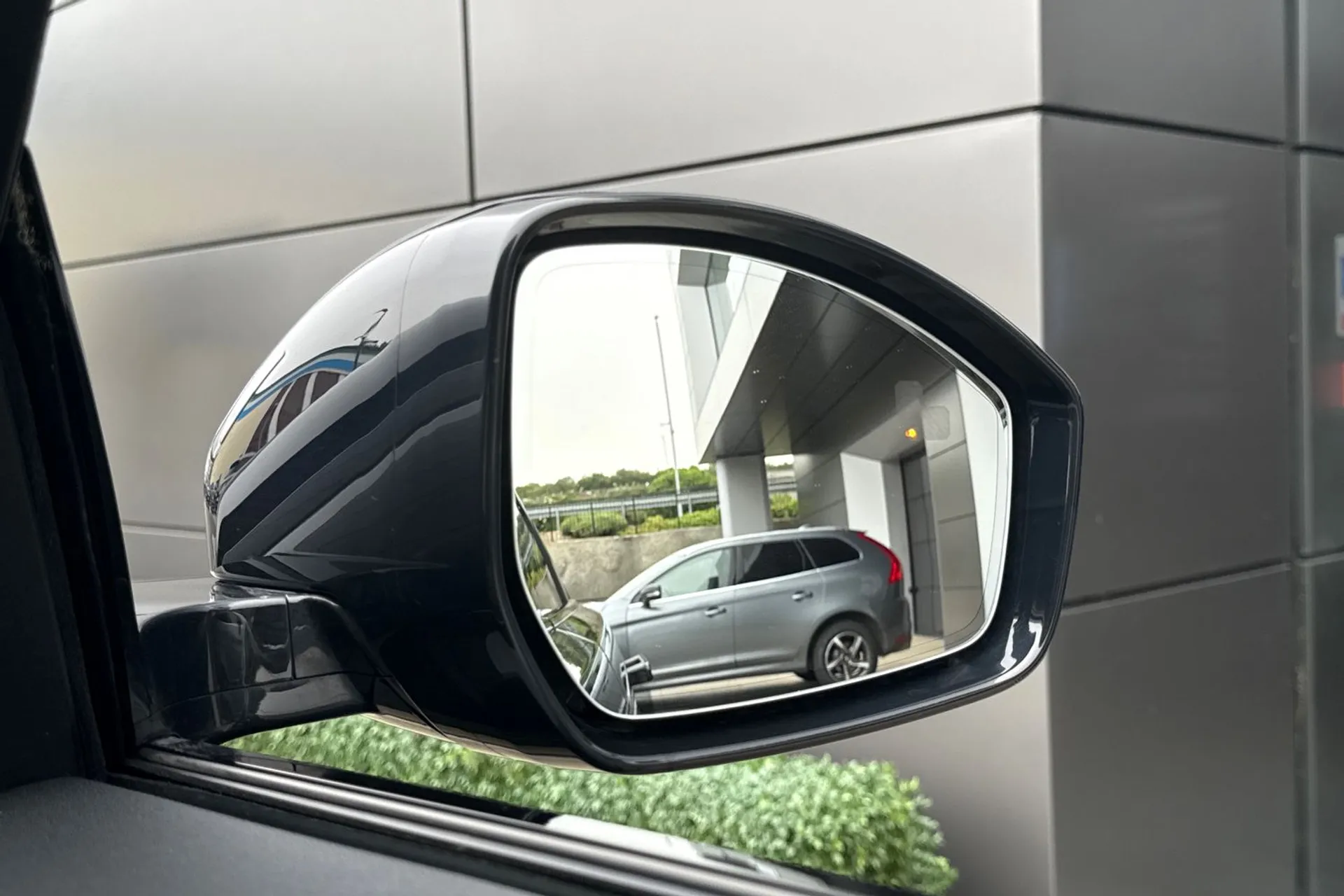 LAND ROVER RANGE ROVER VELAR thumbnail image number 13