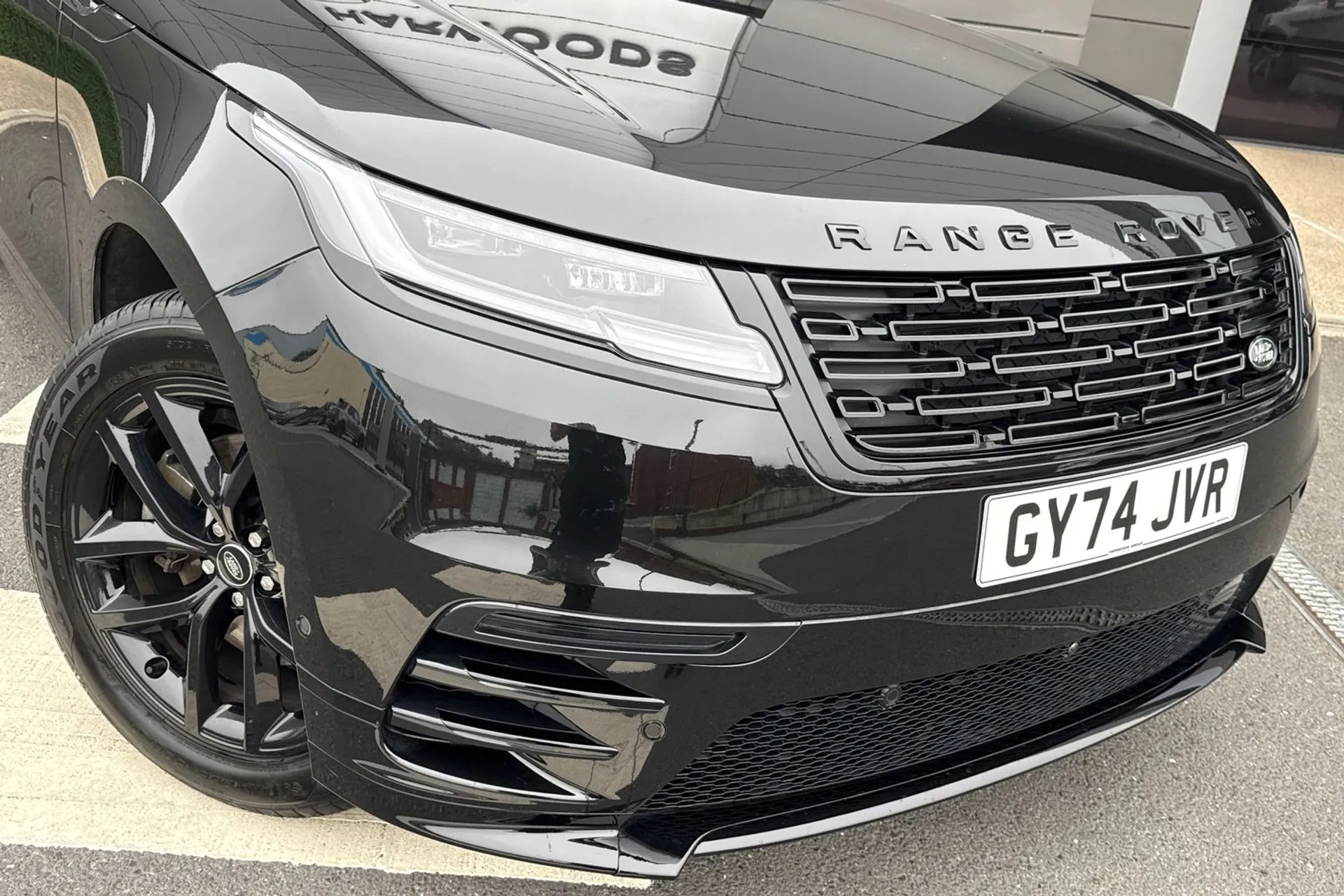 LAND ROVER RANGE ROVER VELAR thumbnail image number 25