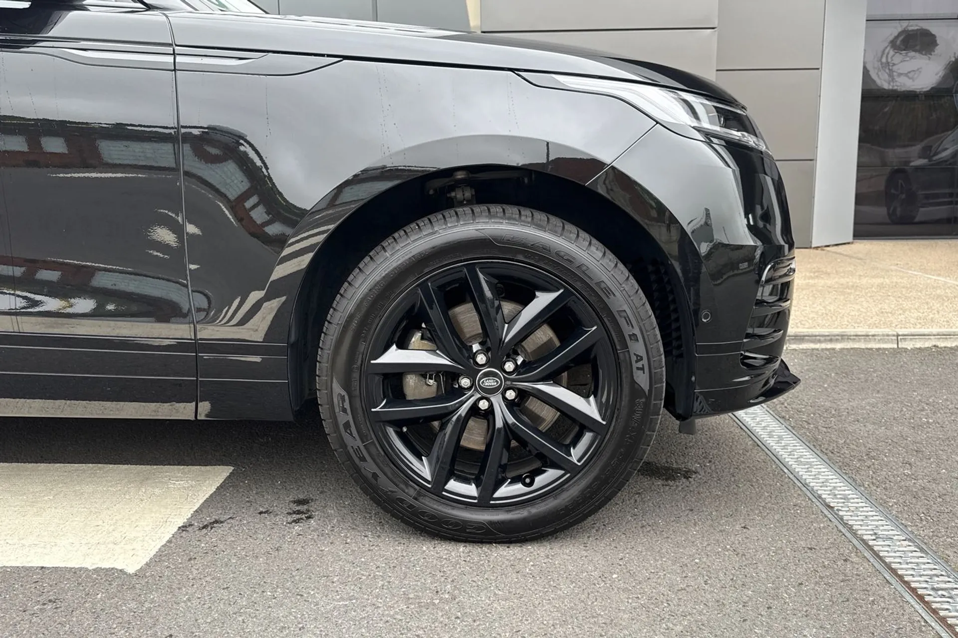 LAND ROVER RANGE ROVER VELAR thumbnail image number 24