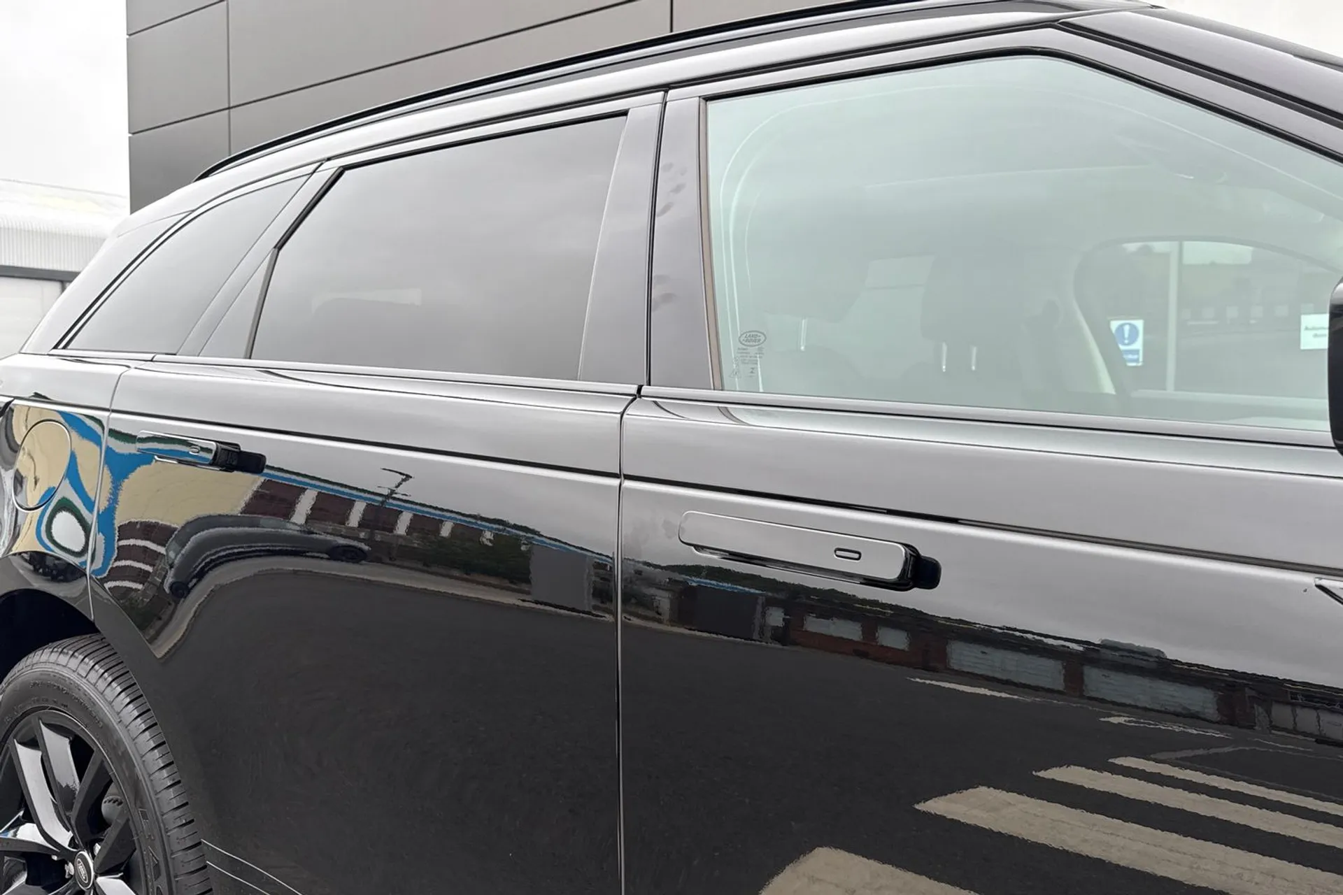LAND ROVER RANGE ROVER VELAR thumbnail image number 27