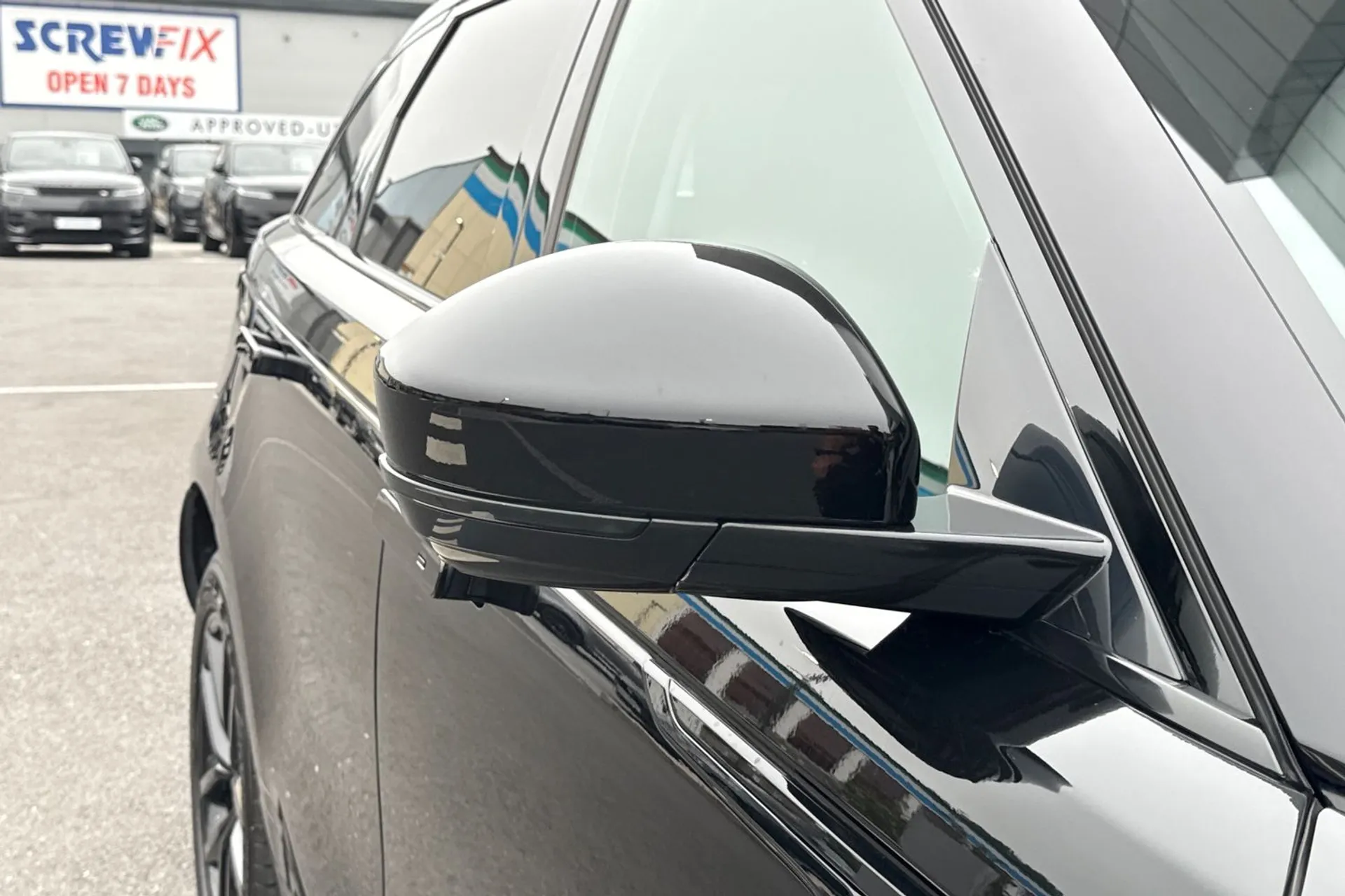 LAND ROVER RANGE ROVER VELAR thumbnail image number 28