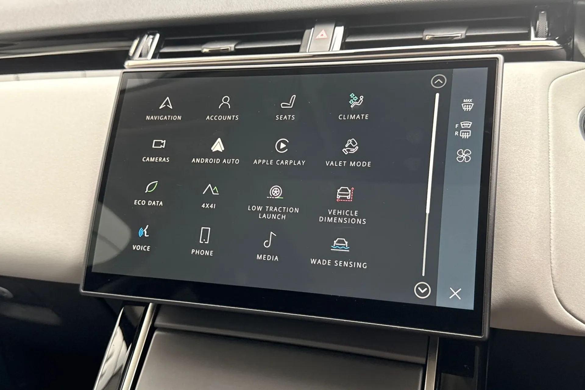 LAND ROVER RANGE ROVER VELAR thumbnail image number 64