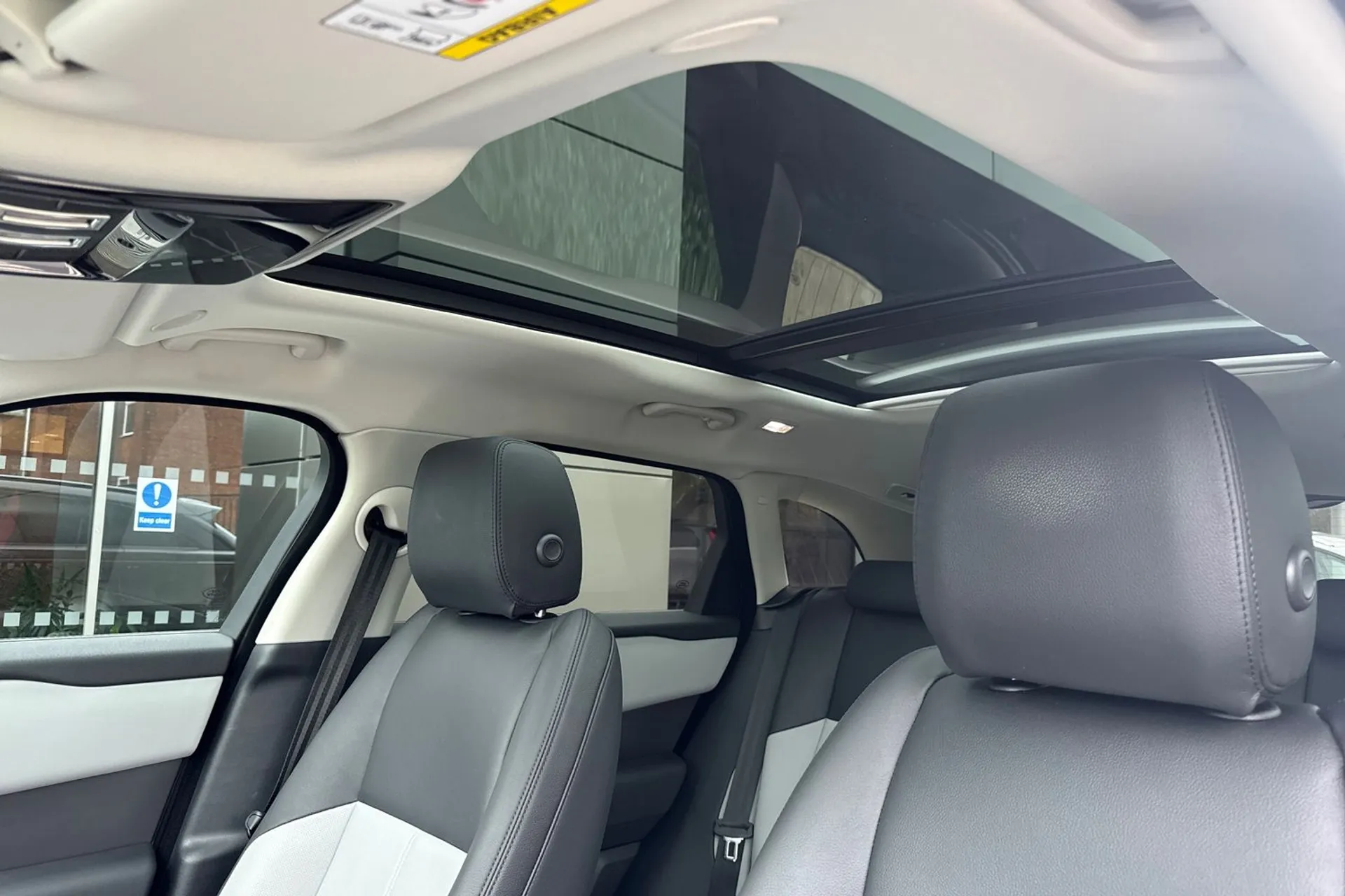 LAND ROVER RANGE ROVER VELAR thumbnail image number 42
