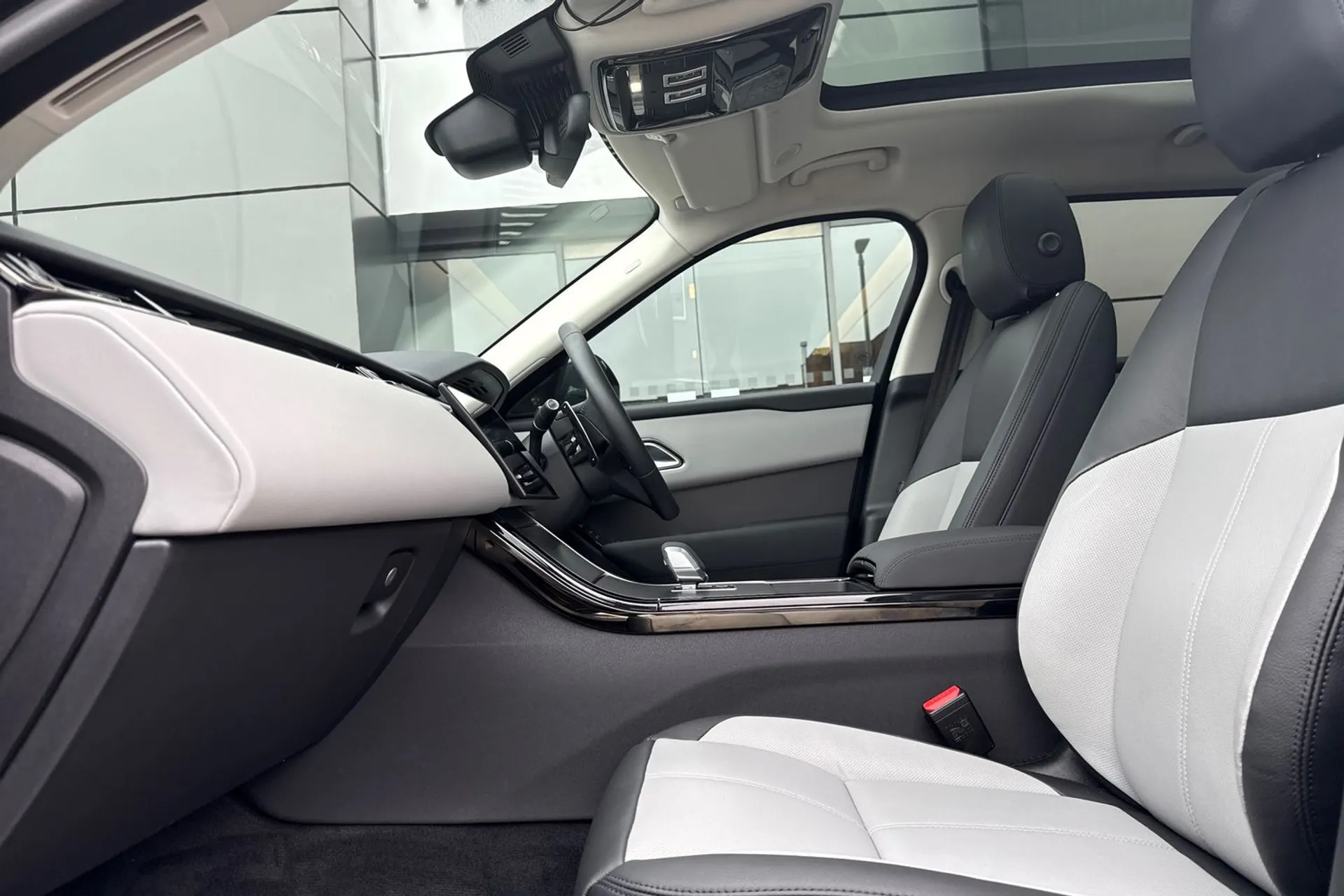 LAND ROVER RANGE ROVER VELAR thumbnail image number 41