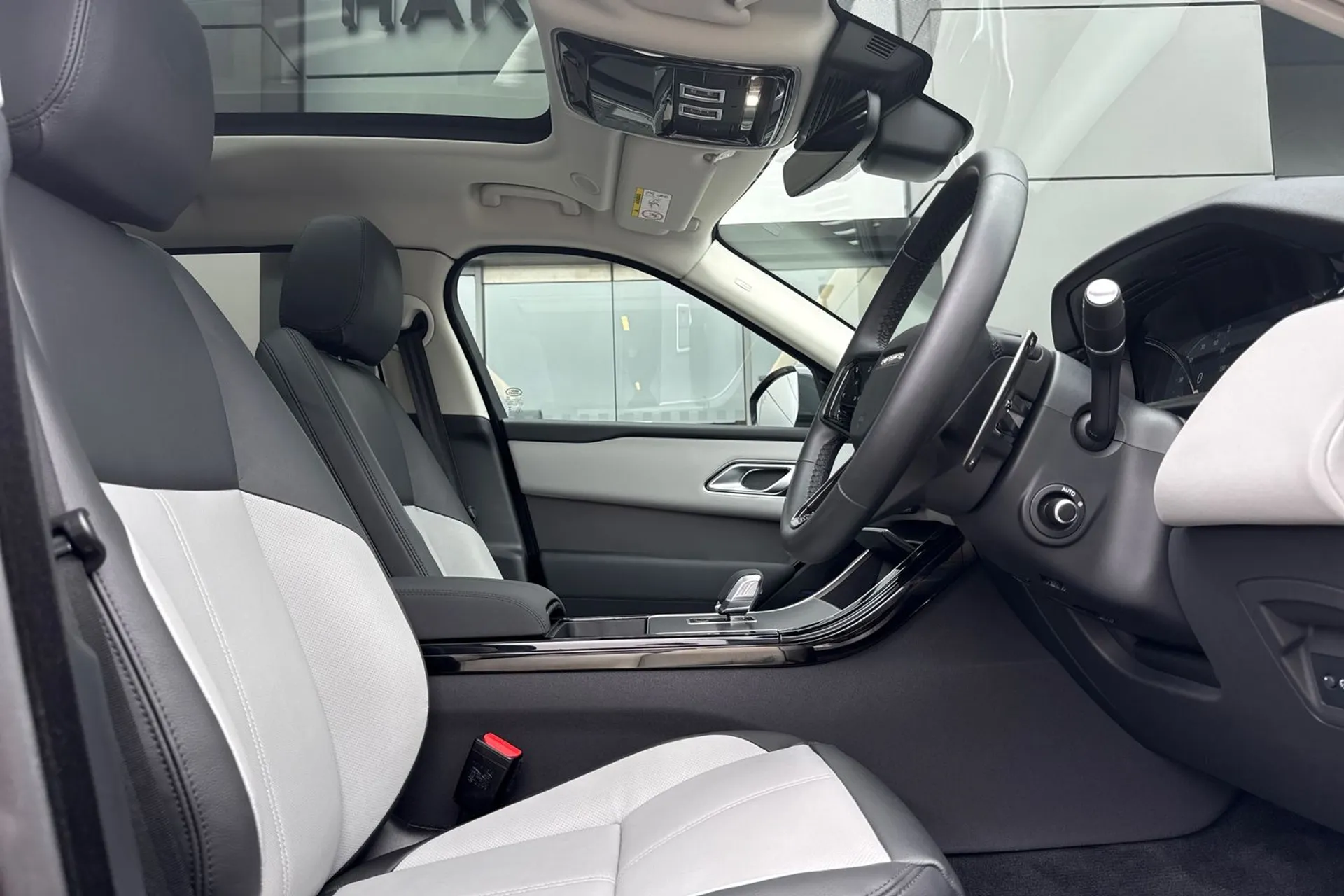 LAND ROVER RANGE ROVER VELAR thumbnail image number 18