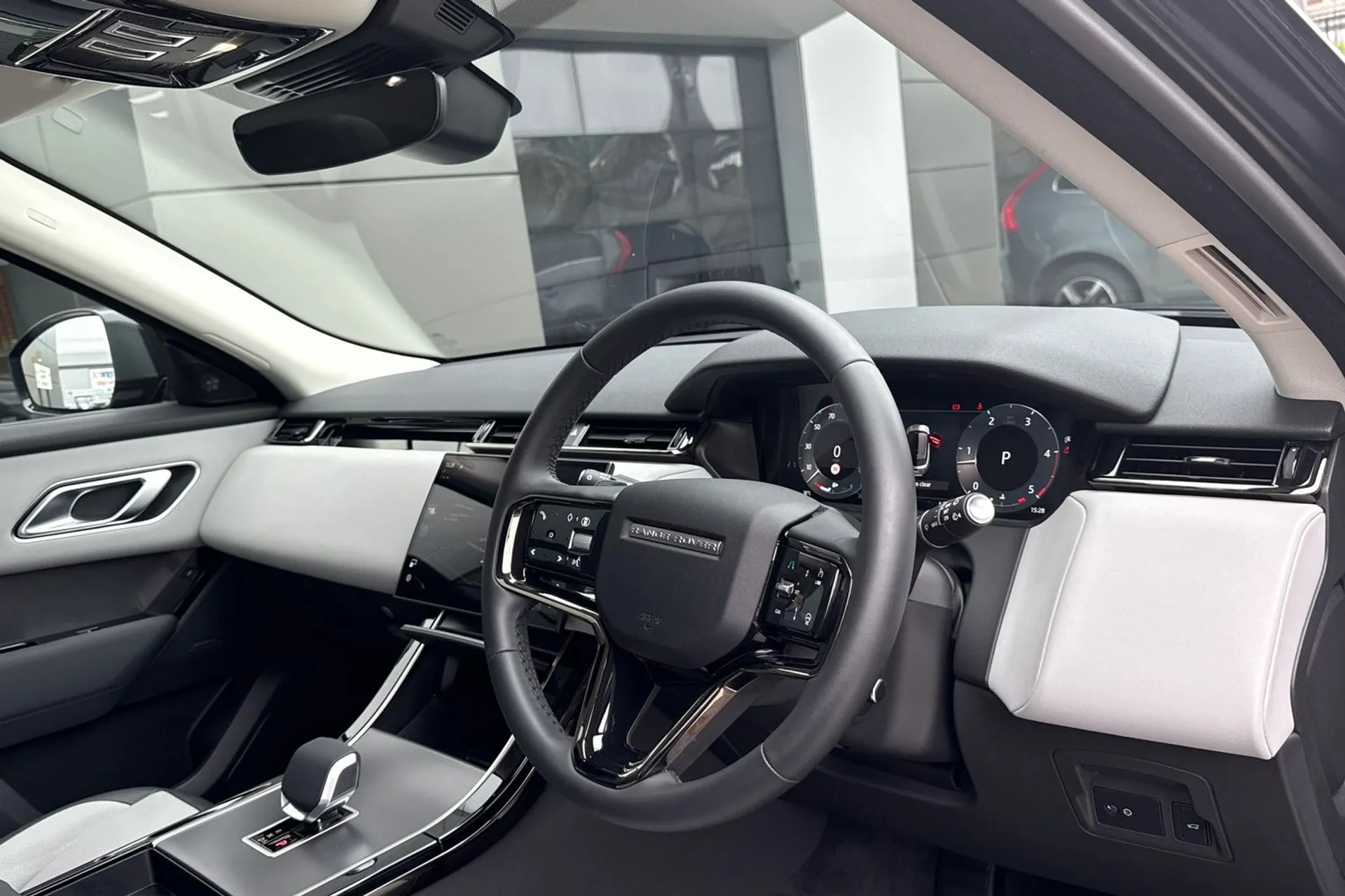 LAND ROVER RANGE ROVER VELAR thumbnail image number 17