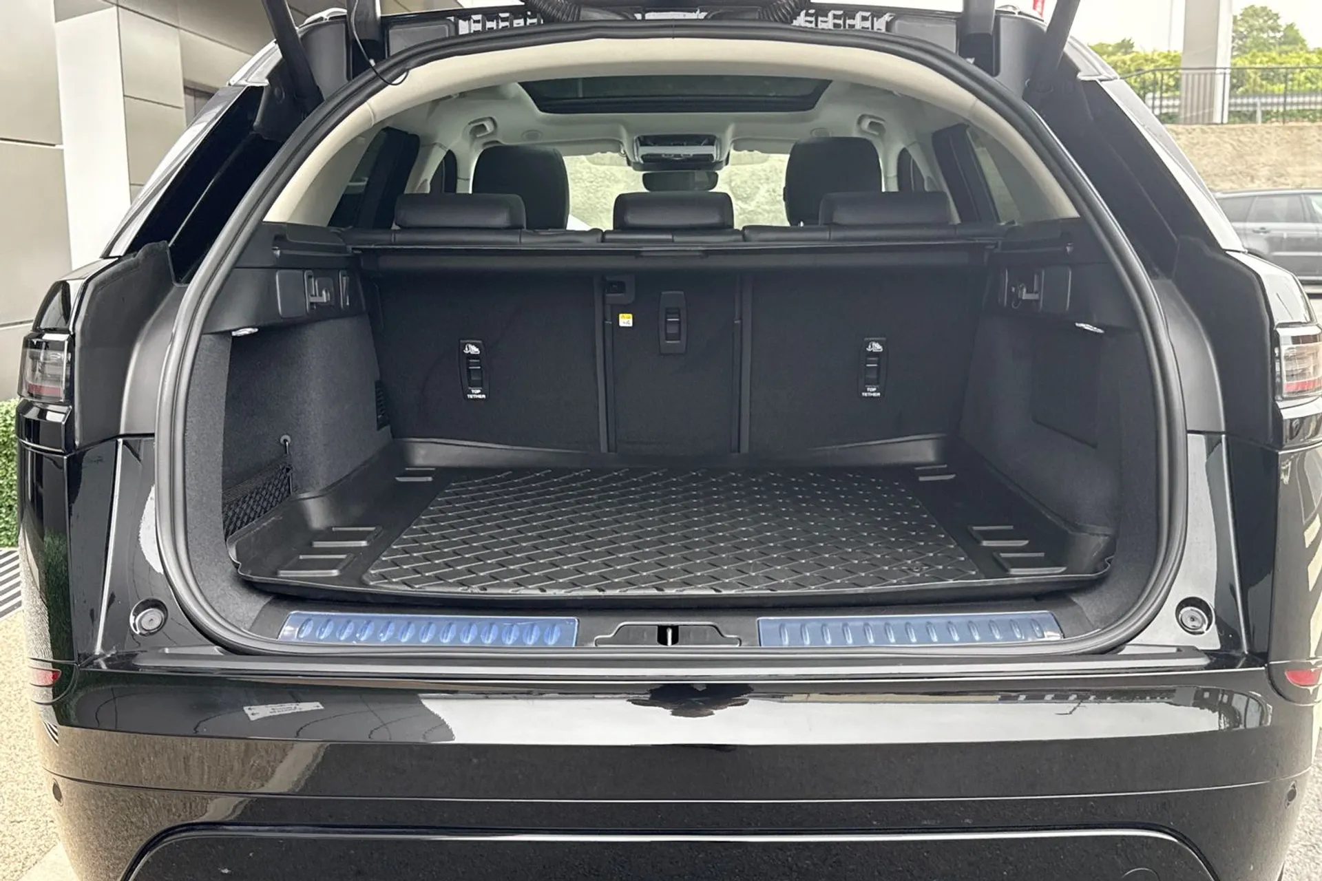 LAND ROVER RANGE ROVER VELAR thumbnail image number 35