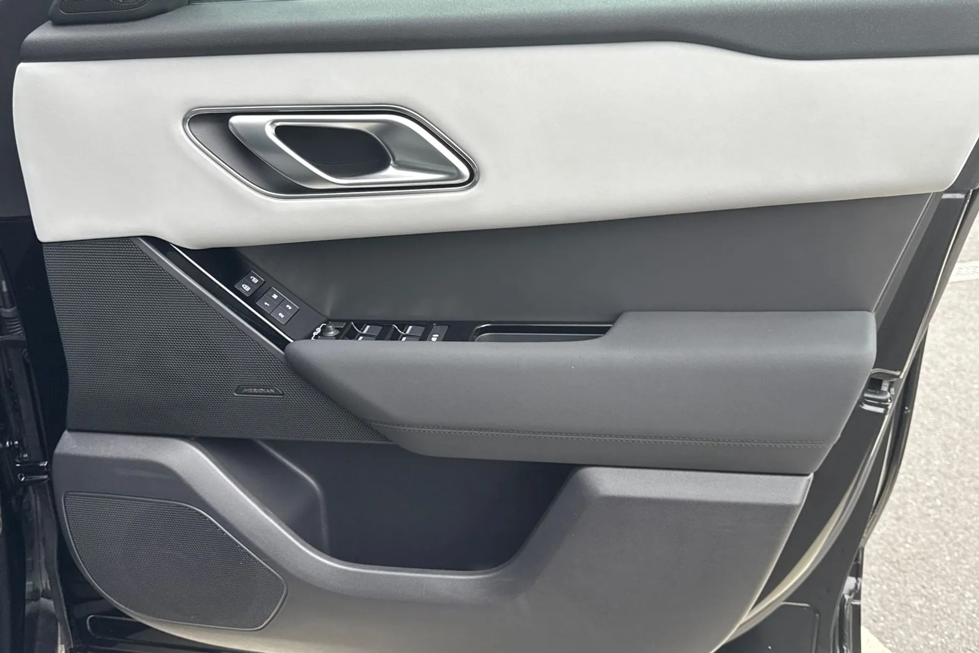 LAND ROVER RANGE ROVER VELAR thumbnail image number 20