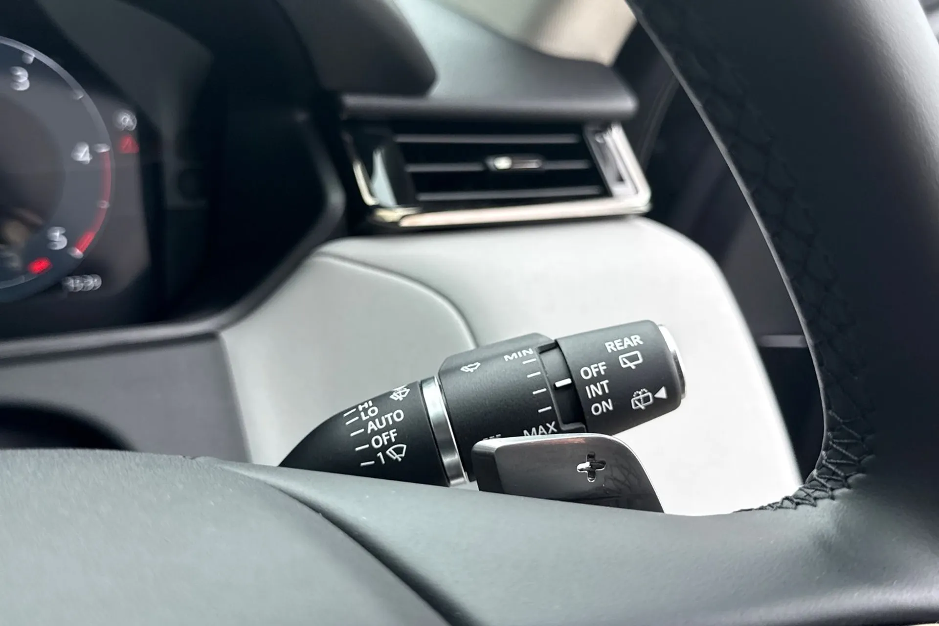 LAND ROVER RANGE ROVER VELAR thumbnail image number 57