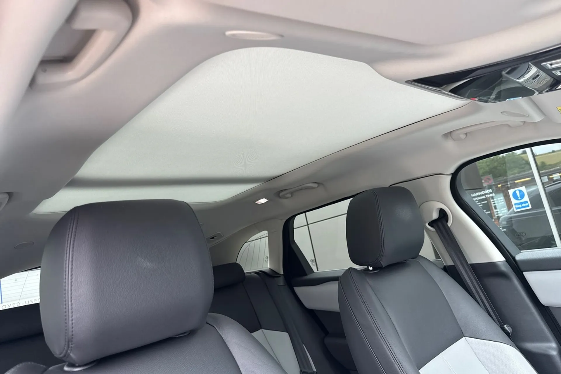 LAND ROVER RANGE ROVER VELAR thumbnail image number 8