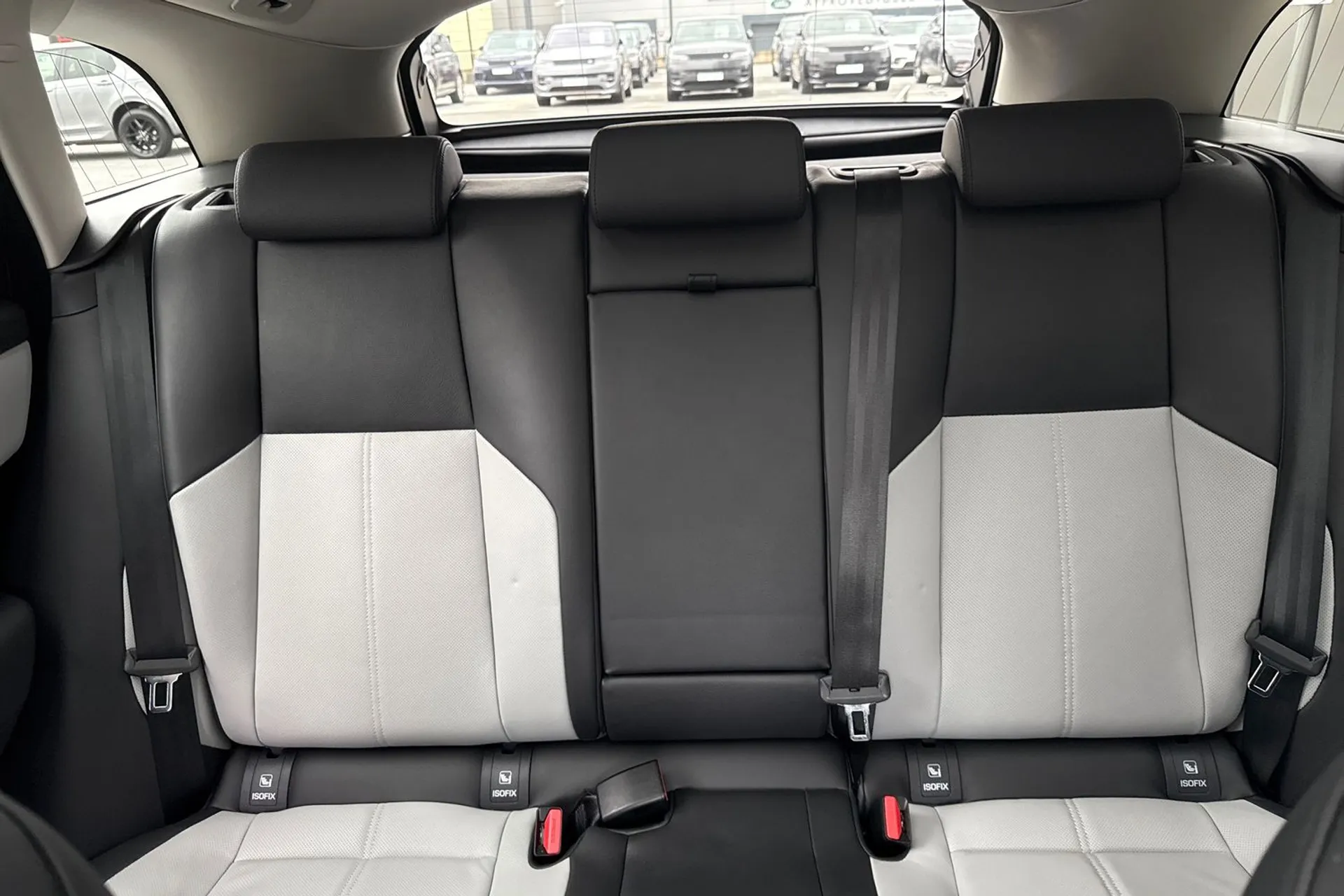 LAND ROVER RANGE ROVER VELAR thumbnail image number 38