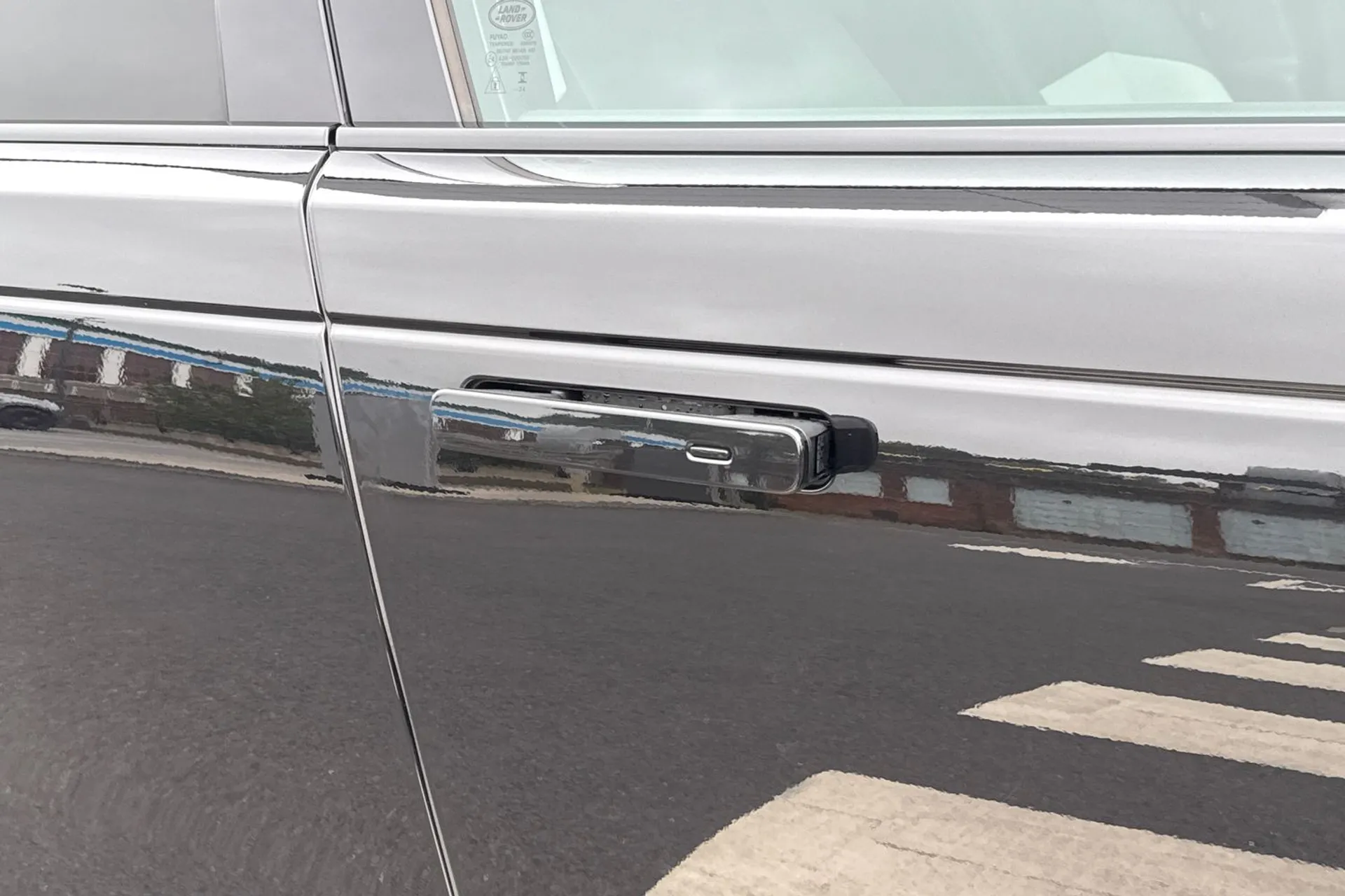 LAND ROVER RANGE ROVER VELAR thumbnail image number 29