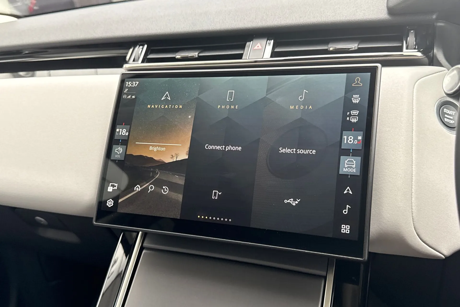 LAND ROVER RANGE ROVER VELAR thumbnail image number 61