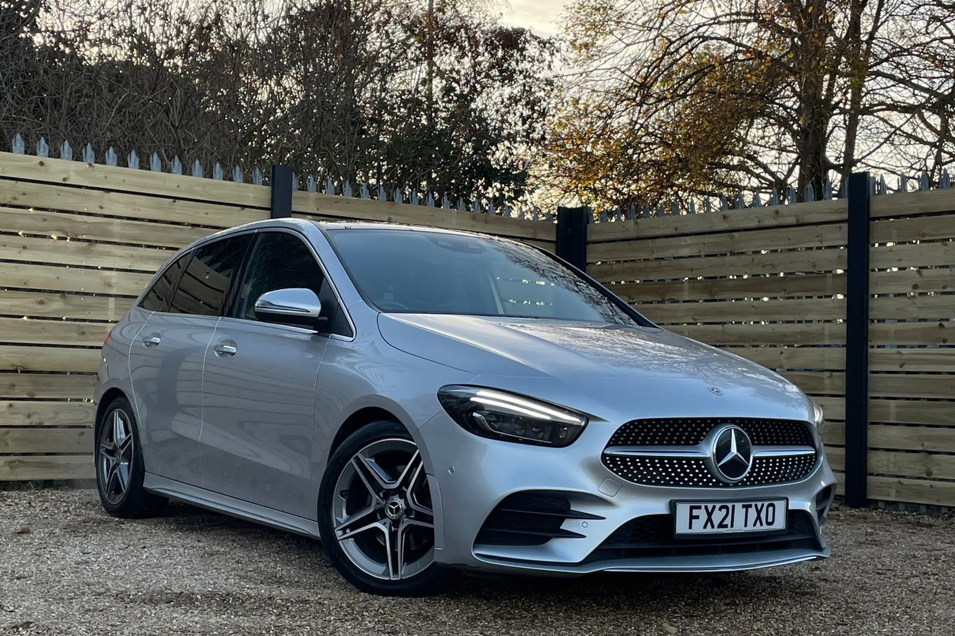 MERCEDES-BENZ B CLASS focused image