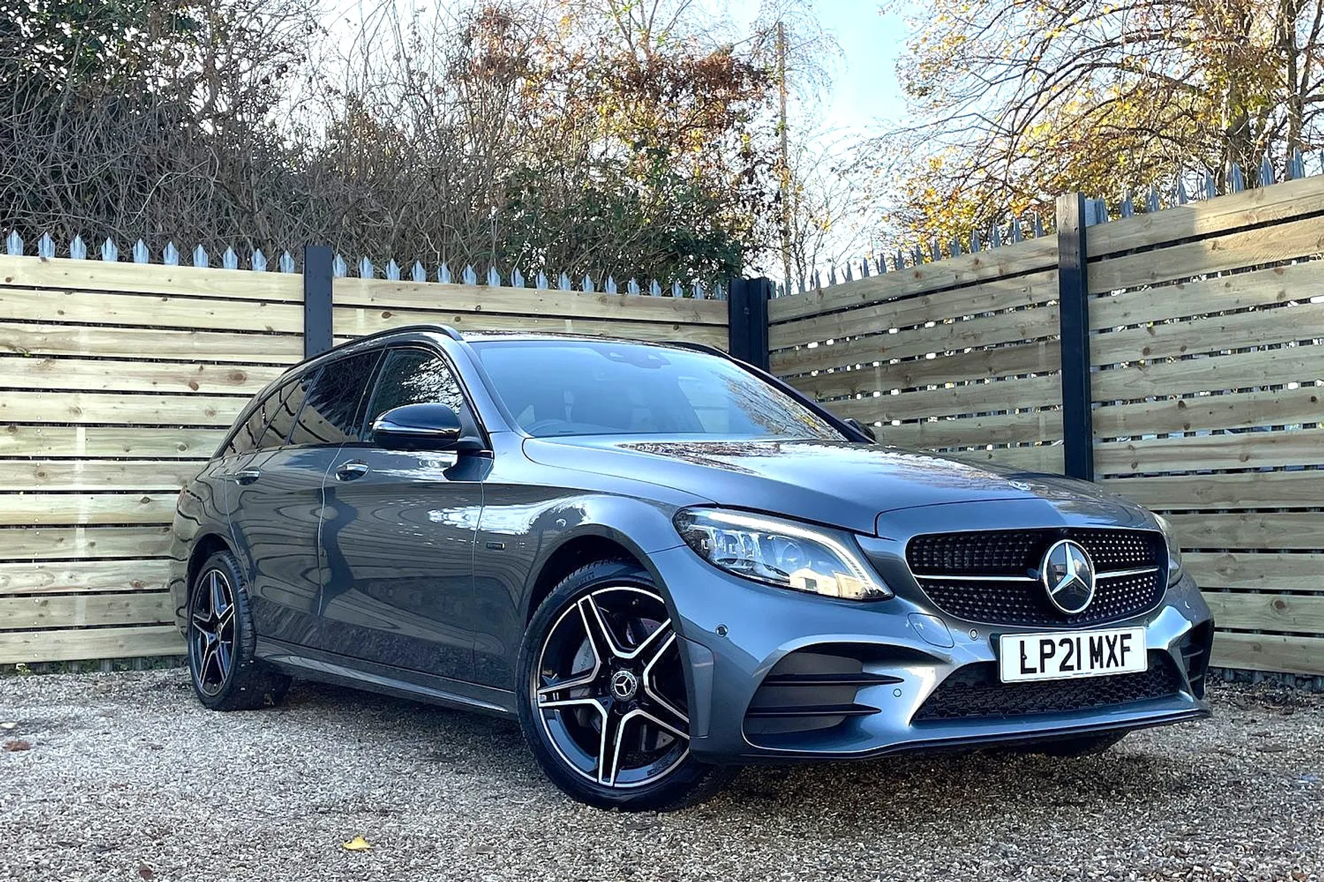 MERCEDES-BENZ C CLASS focused image