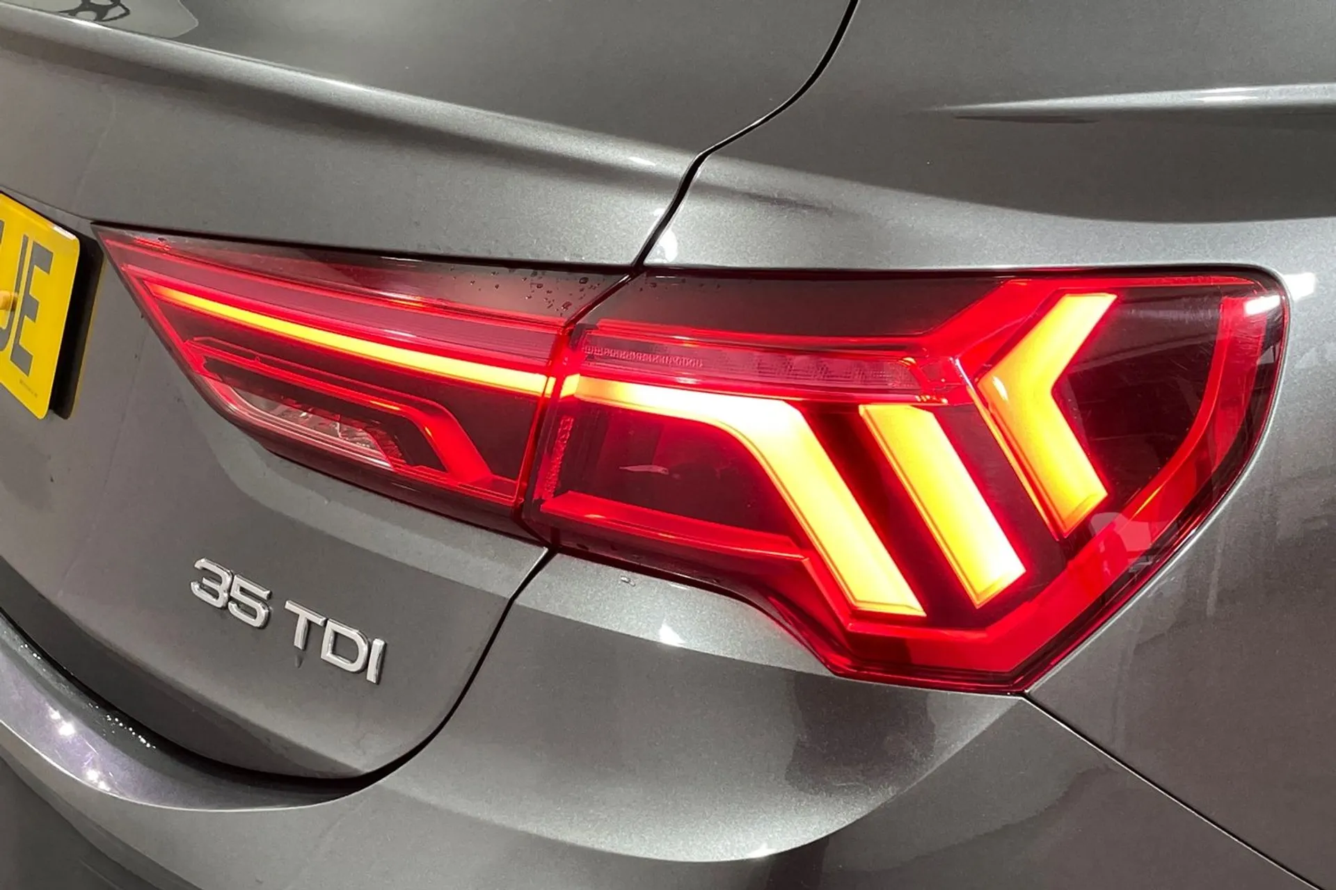 Audi Q3 thumbnail image number 17