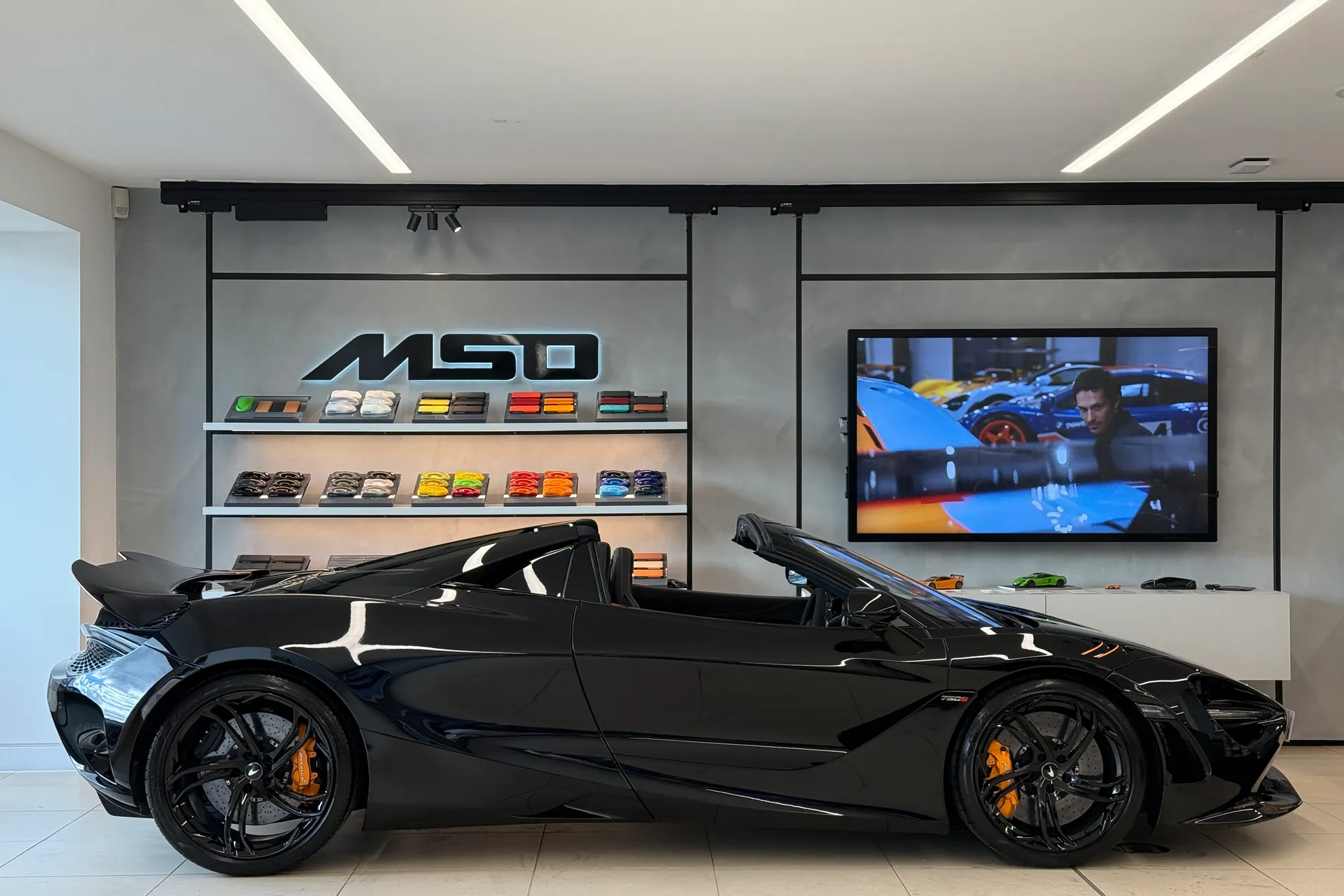 McLaren 750S thumbnail image number 2