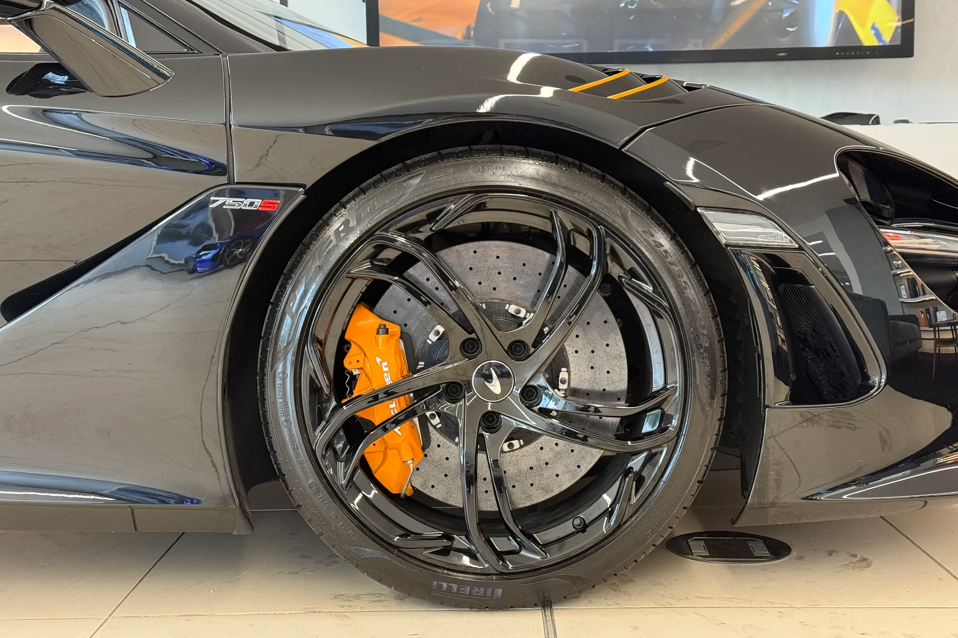 McLaren 750S thumbnail image number 7