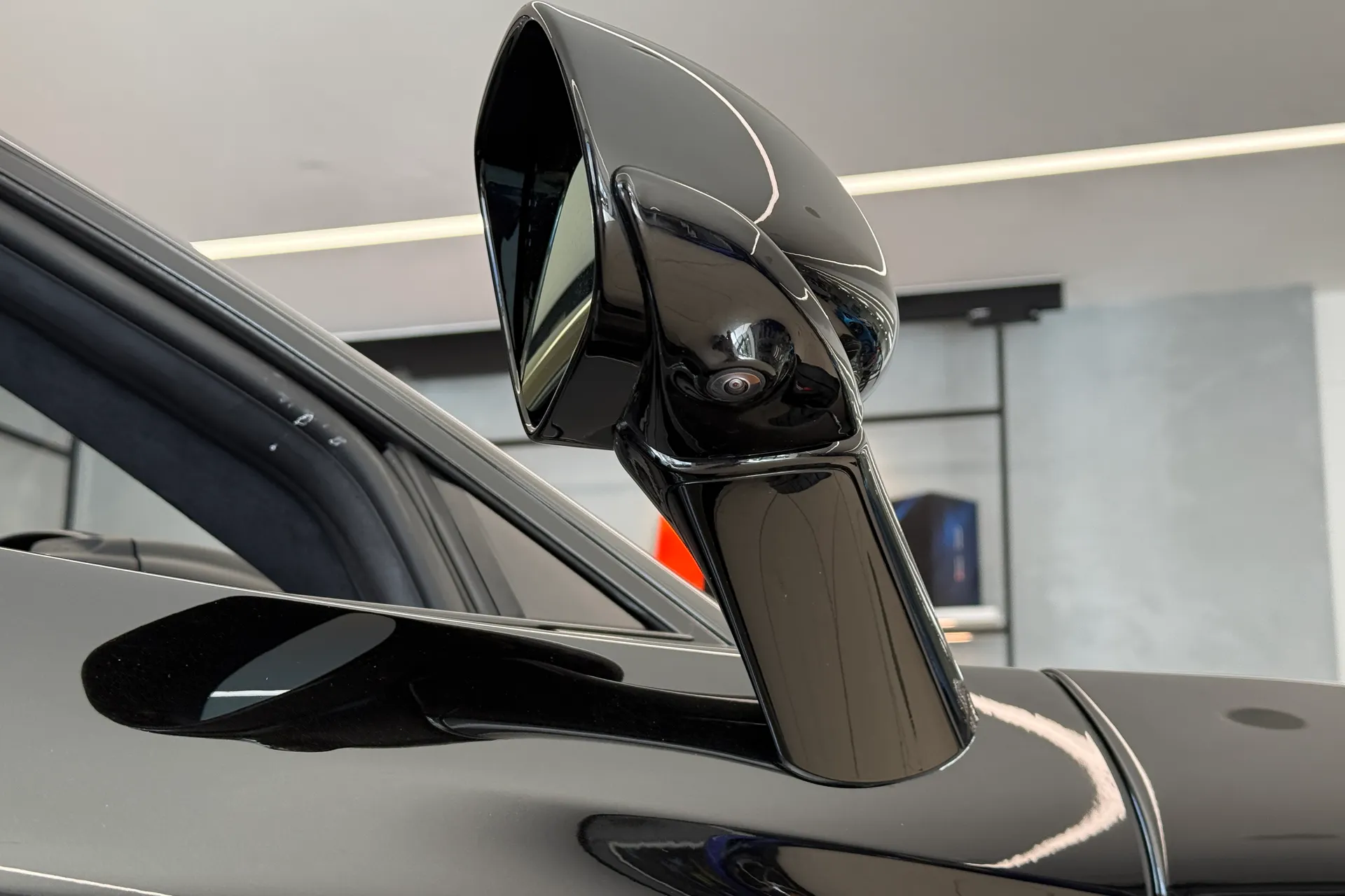 McLaren 750S thumbnail image number 10