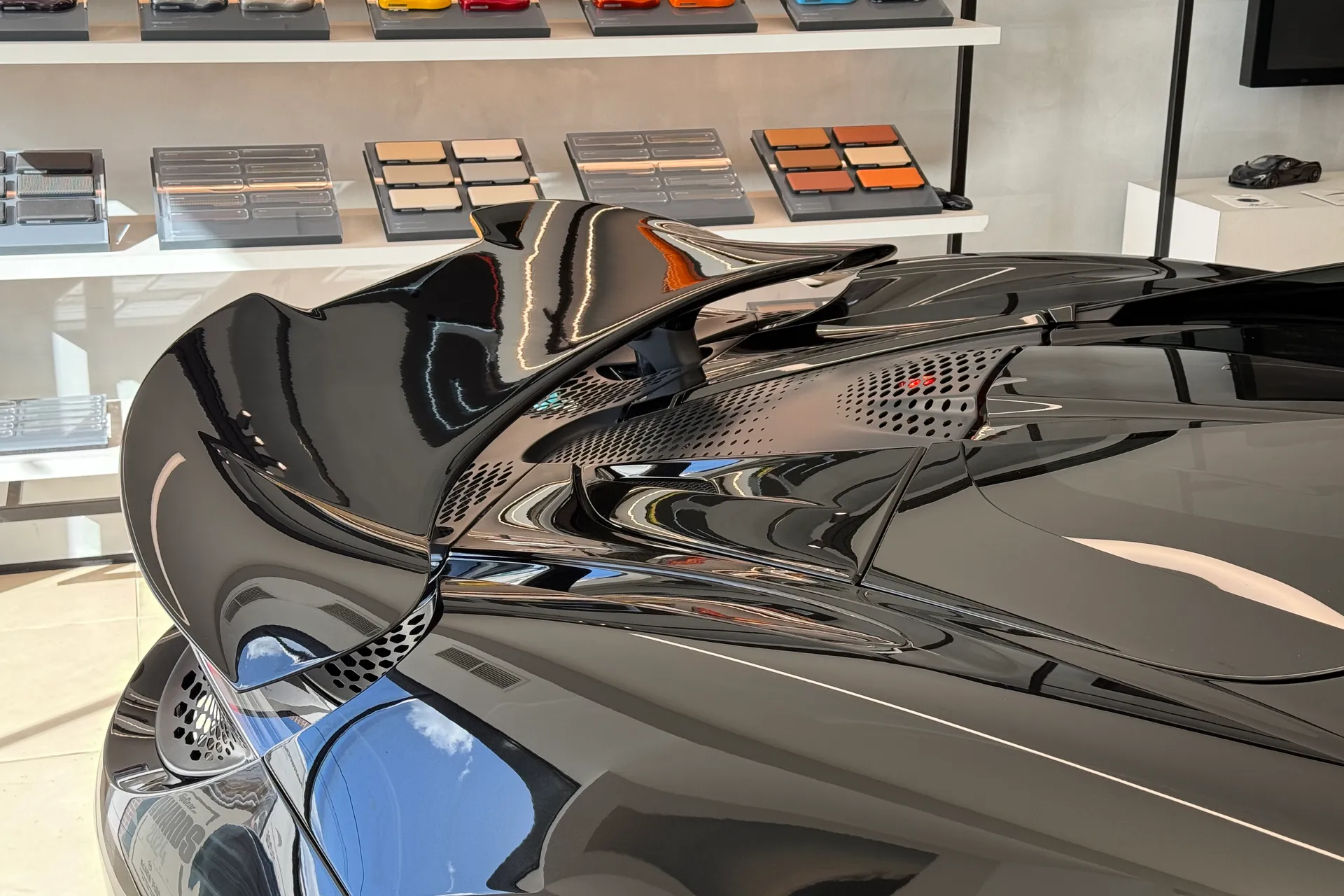 McLaren 750S thumbnail image number 30