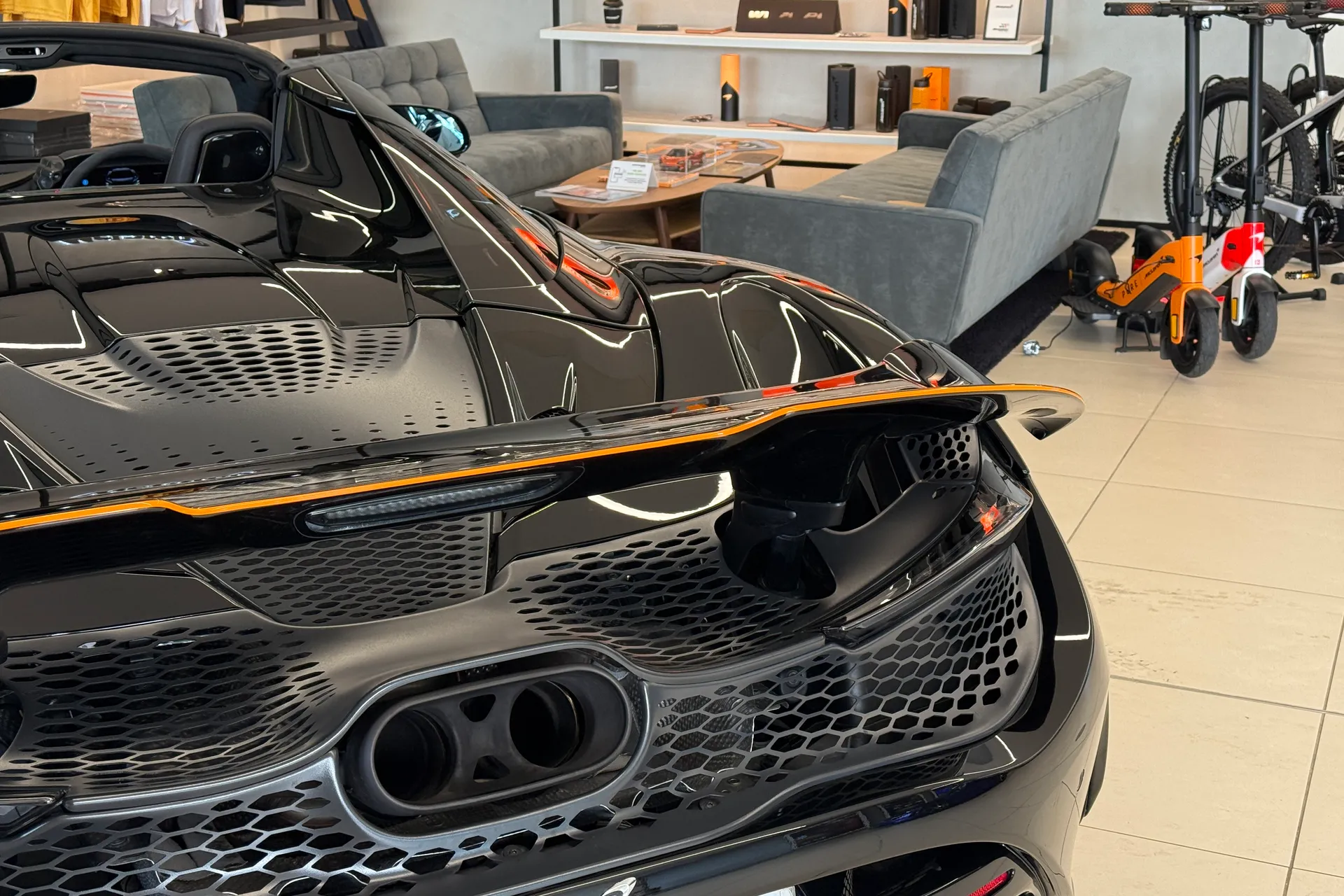 McLaren 750S thumbnail image number 40