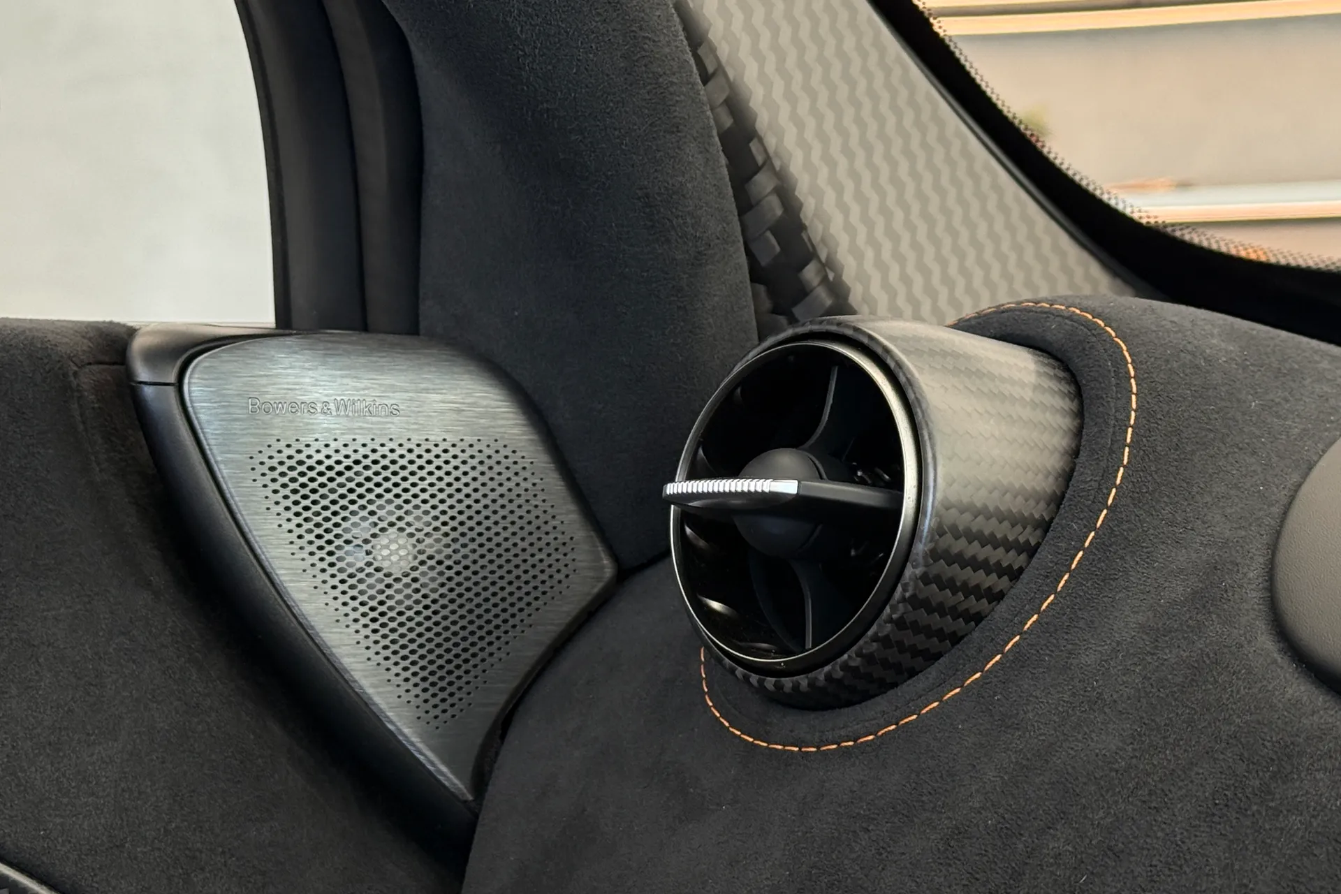 McLaren 750S thumbnail image number 25