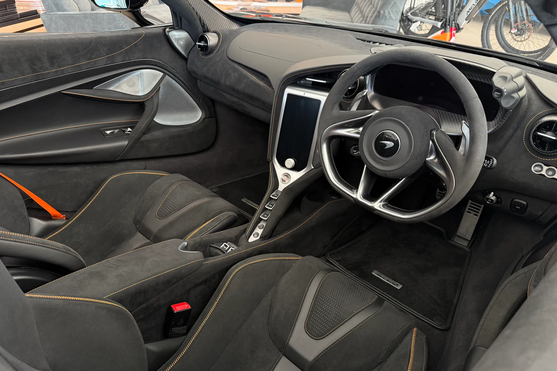 McLaren 750S thumbnail image number 3