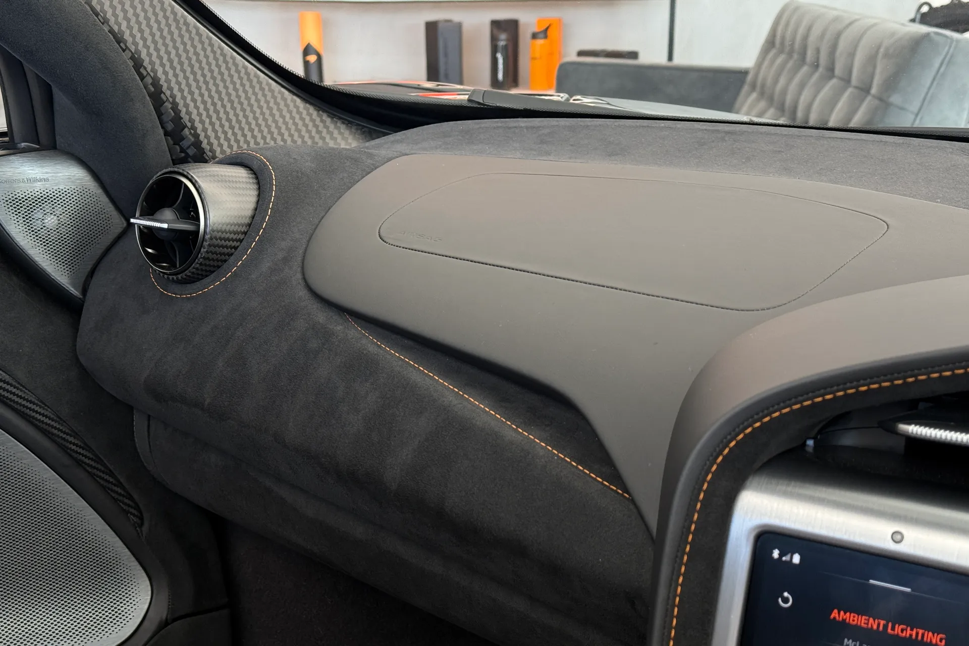 McLaren 750S thumbnail image number 24