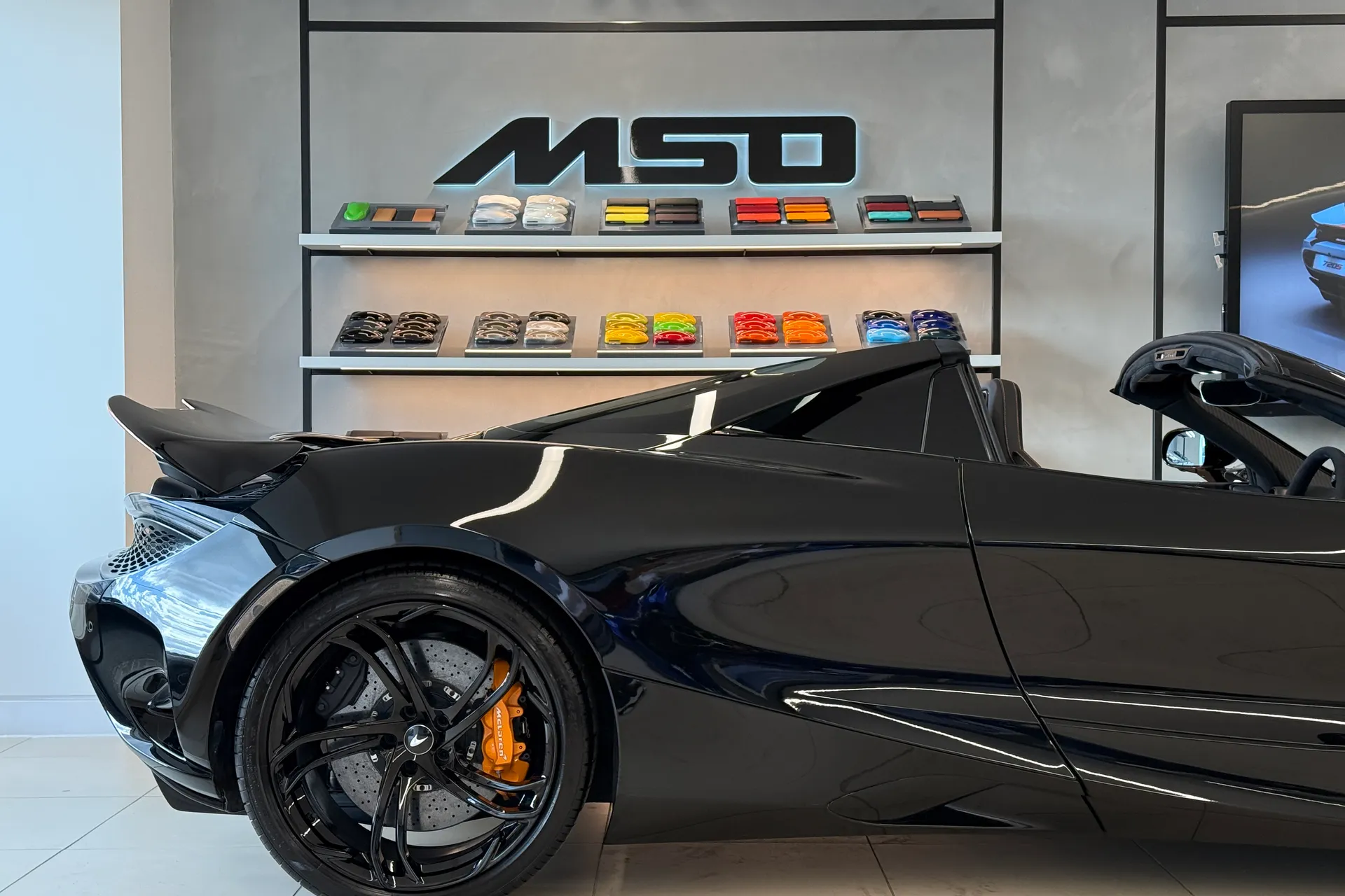McLaren 750S thumbnail image number 32