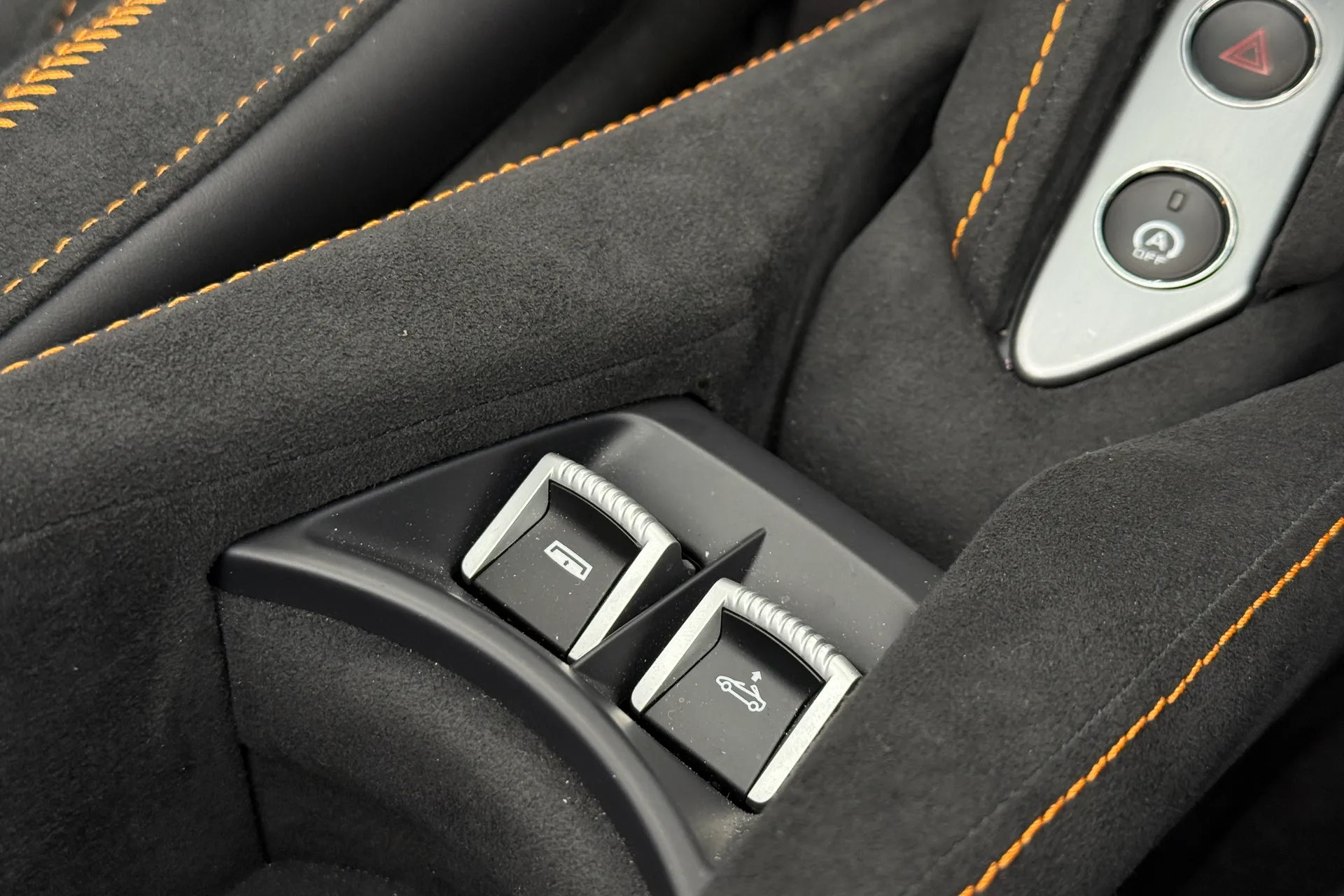 McLaren 750S thumbnail image number 28