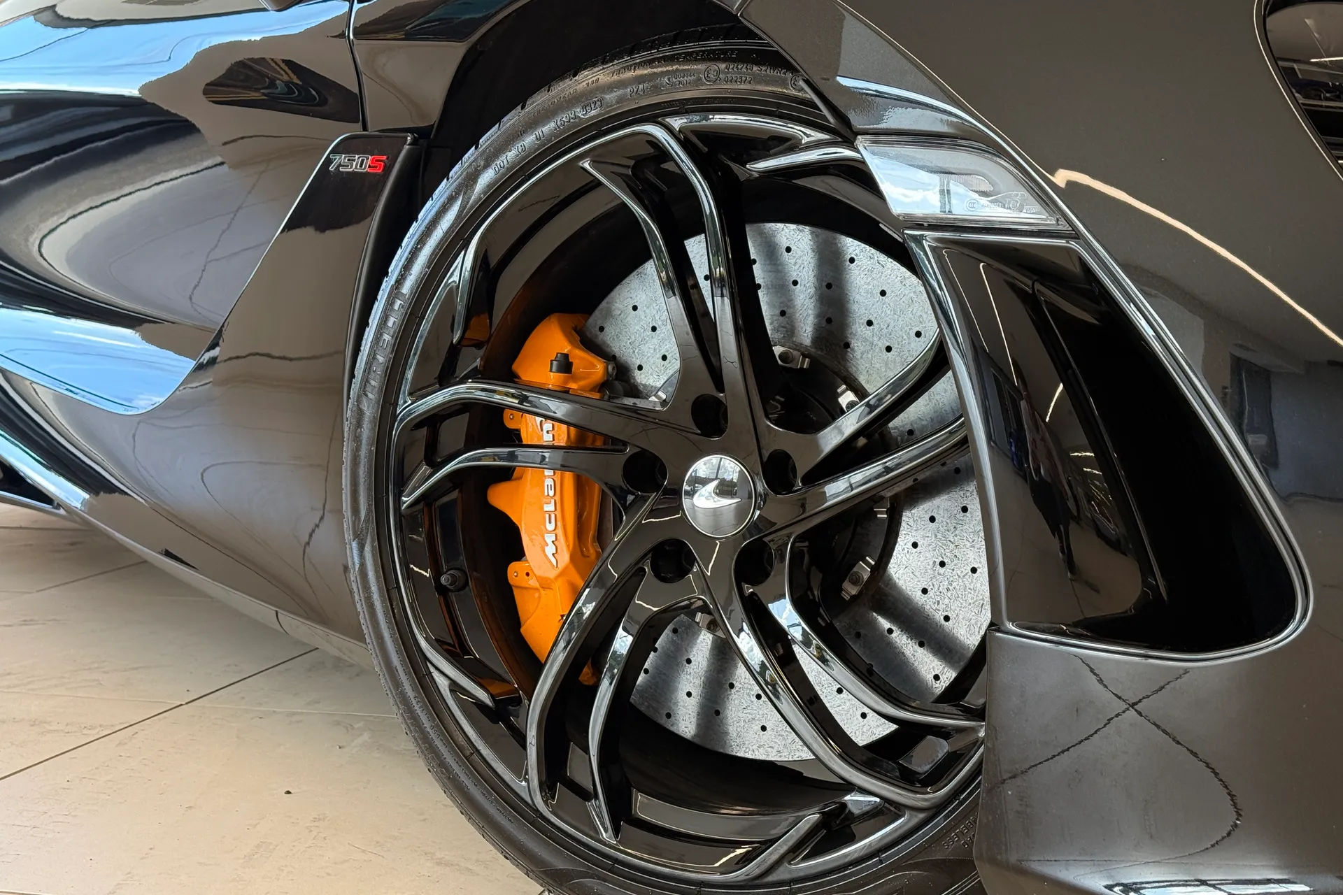 McLaren 750S thumbnail image number 12