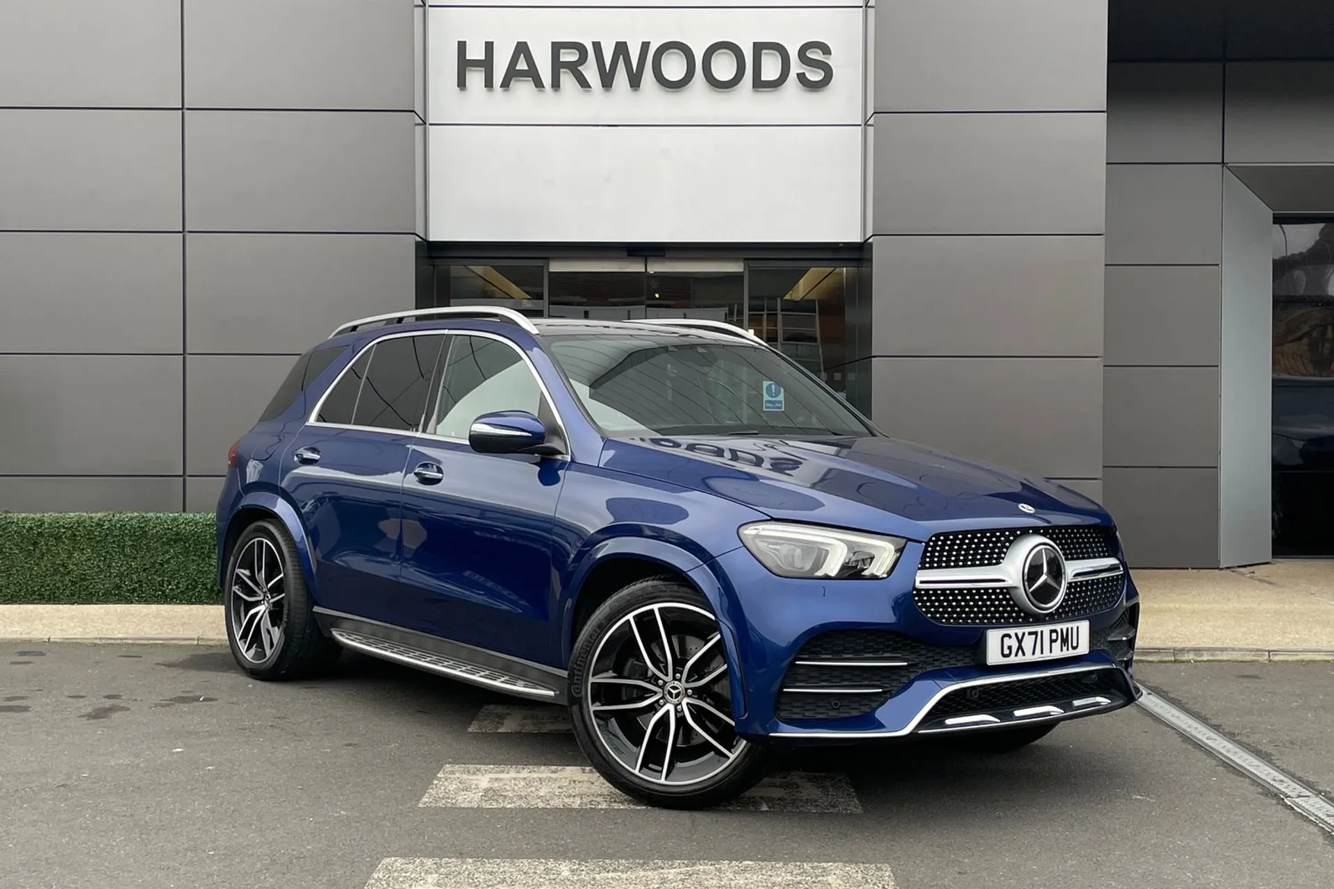 MERCEDES-BENZ GLE focused image