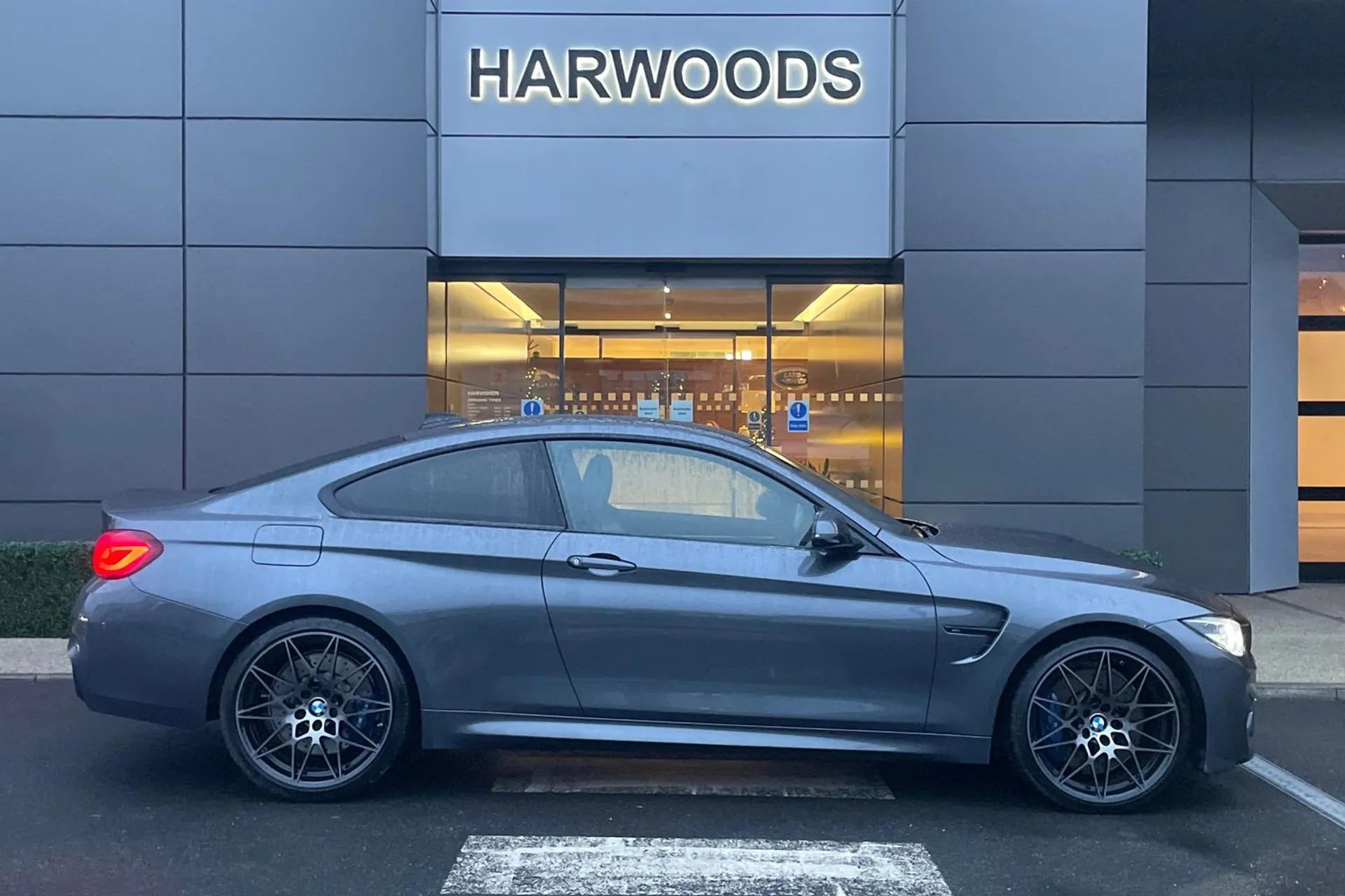 BMW M4 thumbnail image number 2