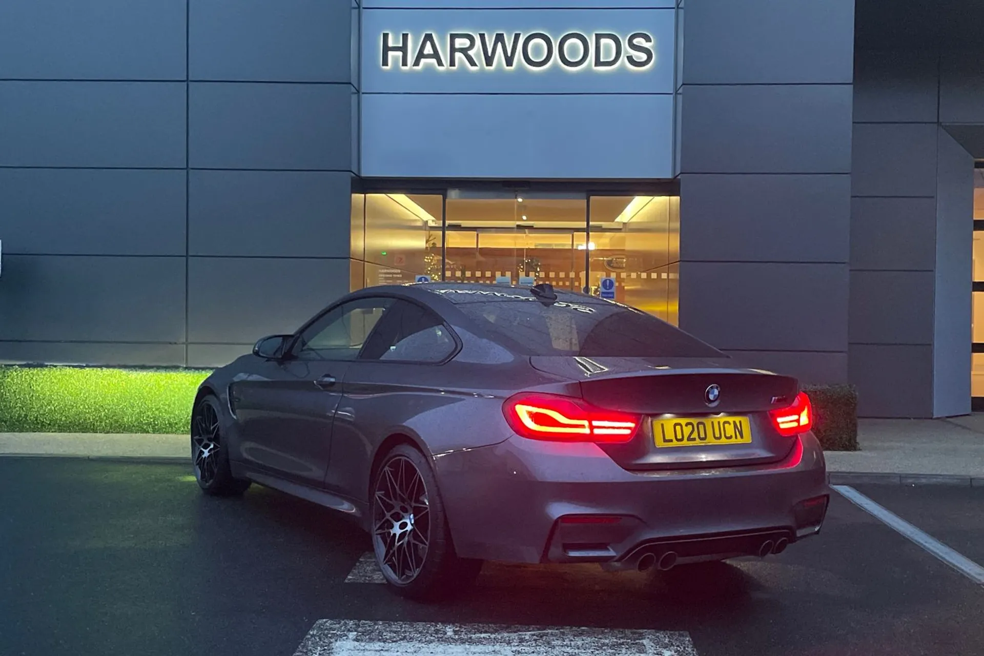 BMW M4 thumbnail image number 9