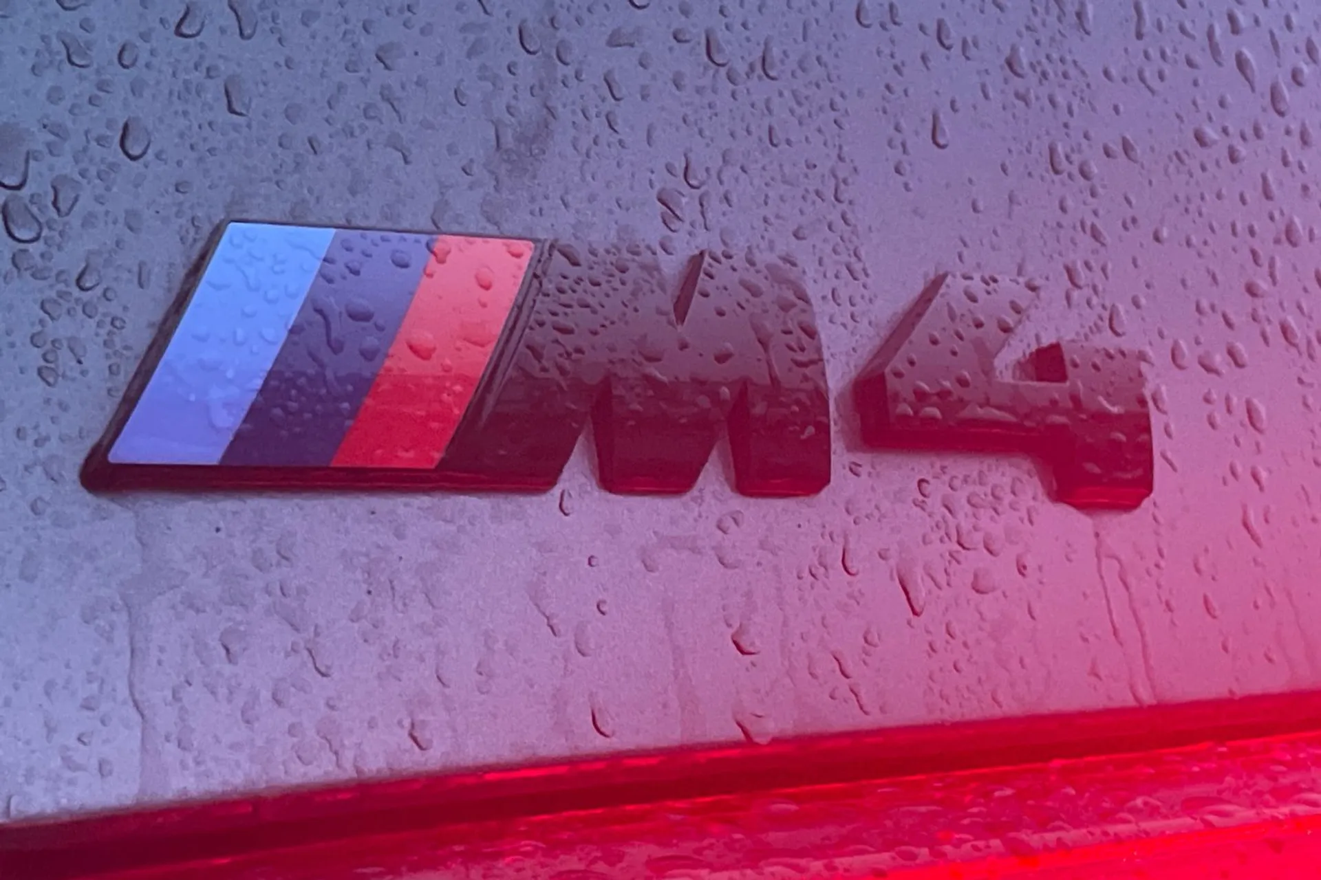 BMW M4 thumbnail image number 10