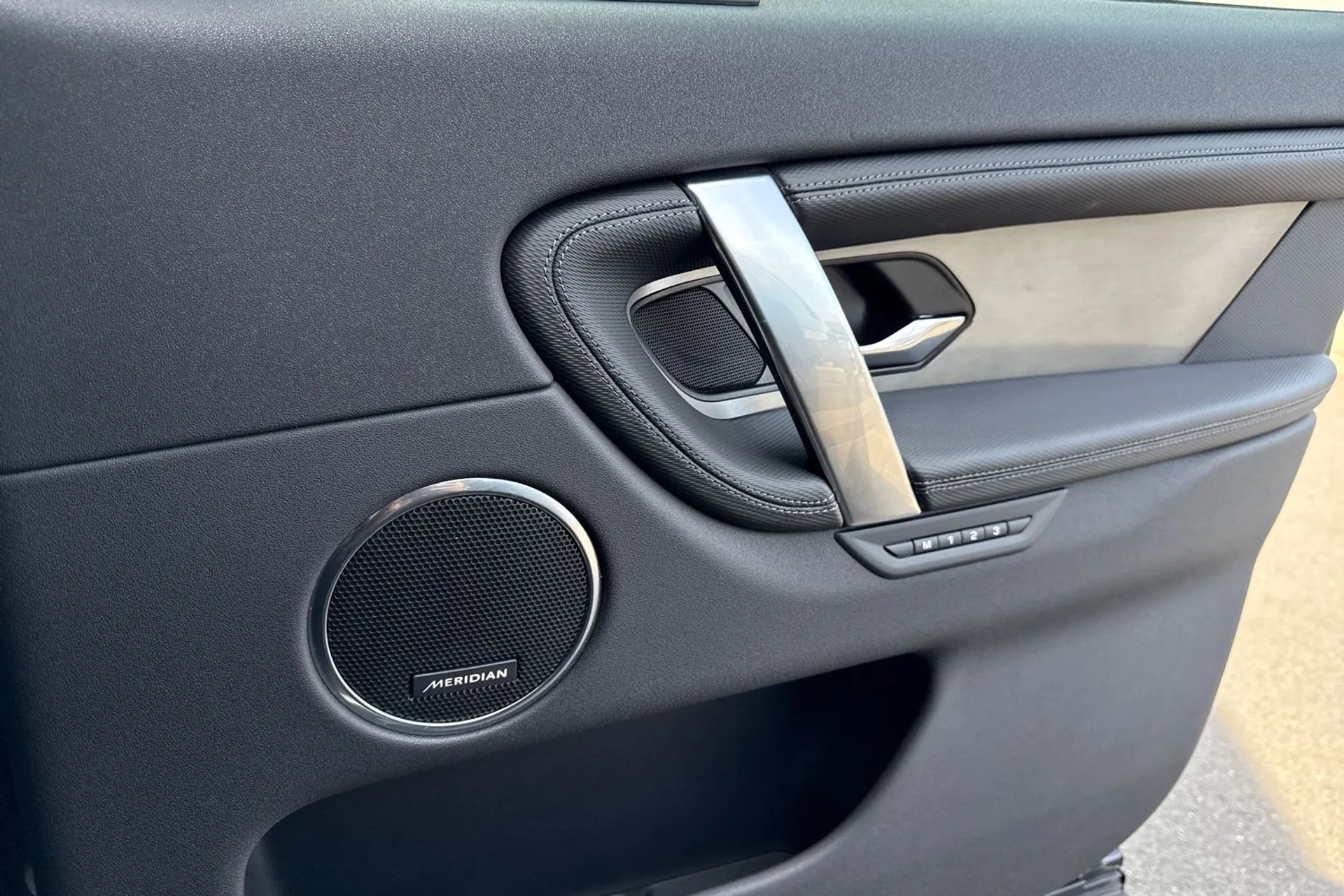 LAND ROVER DISCOVERY SPORT thumbnail image number 17