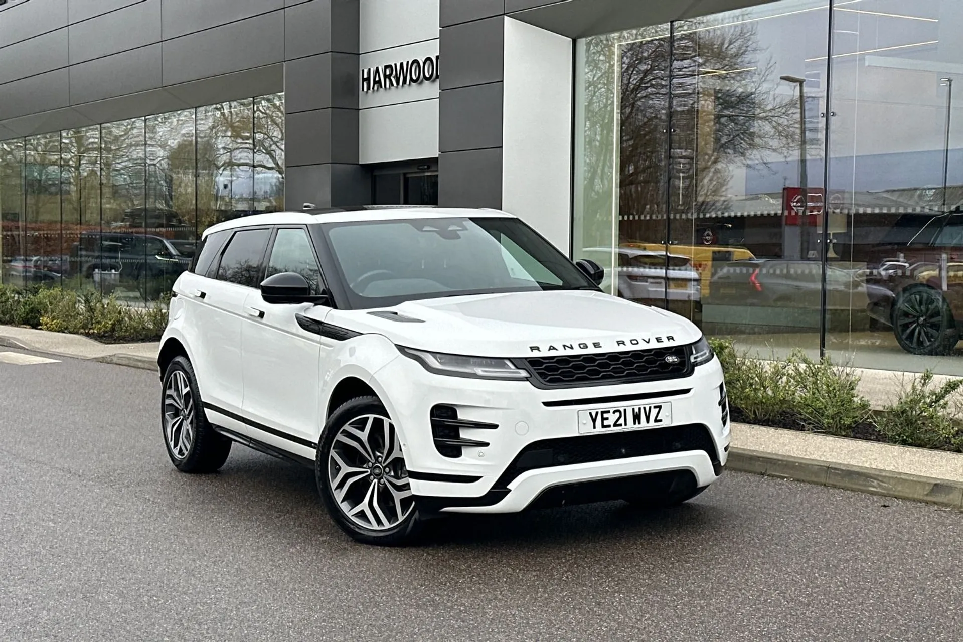 LAND ROVER RANGE ROVER EVOQUE focused image