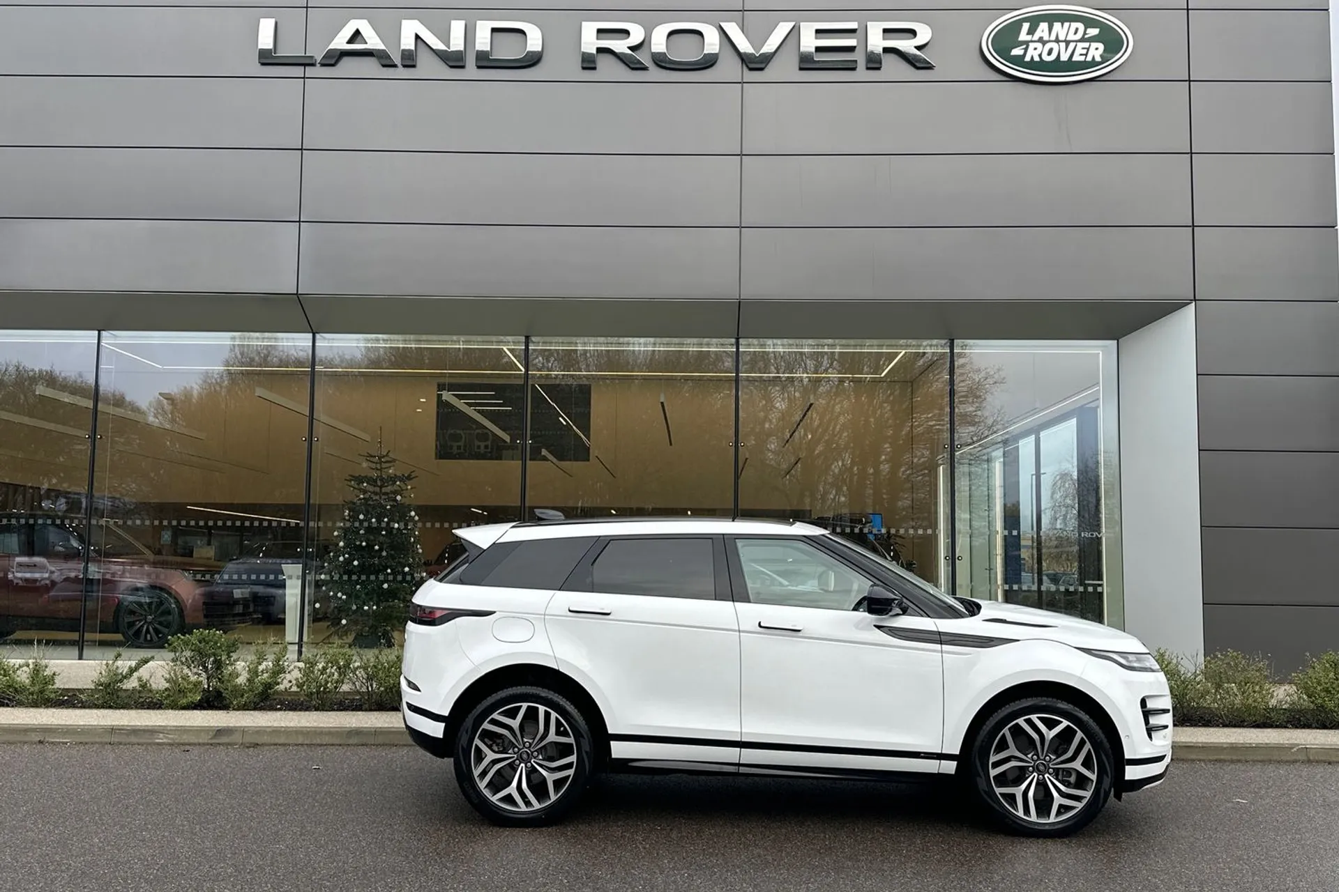 LAND ROVER RANGE ROVER EVOQUE thumbnail image number 2