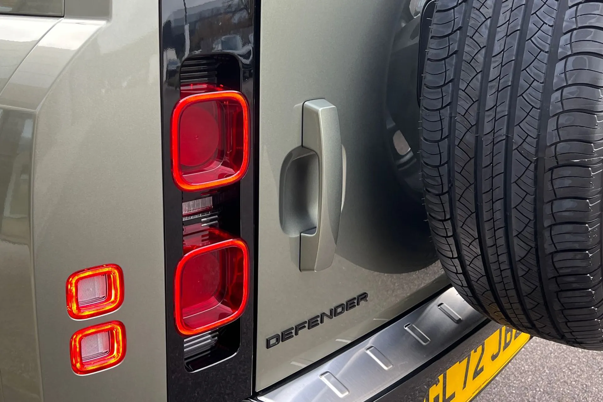 LAND ROVER DEFENDER thumbnail image number 23