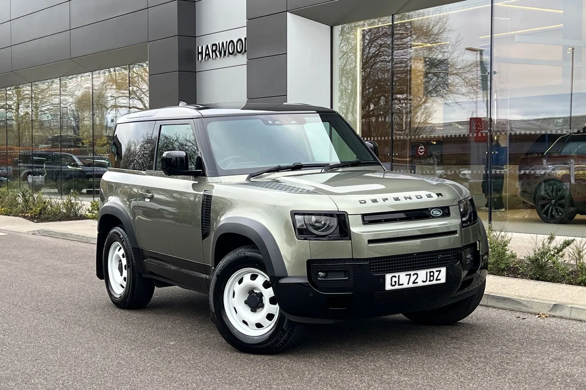 LAND ROVER DEFENDER focused image