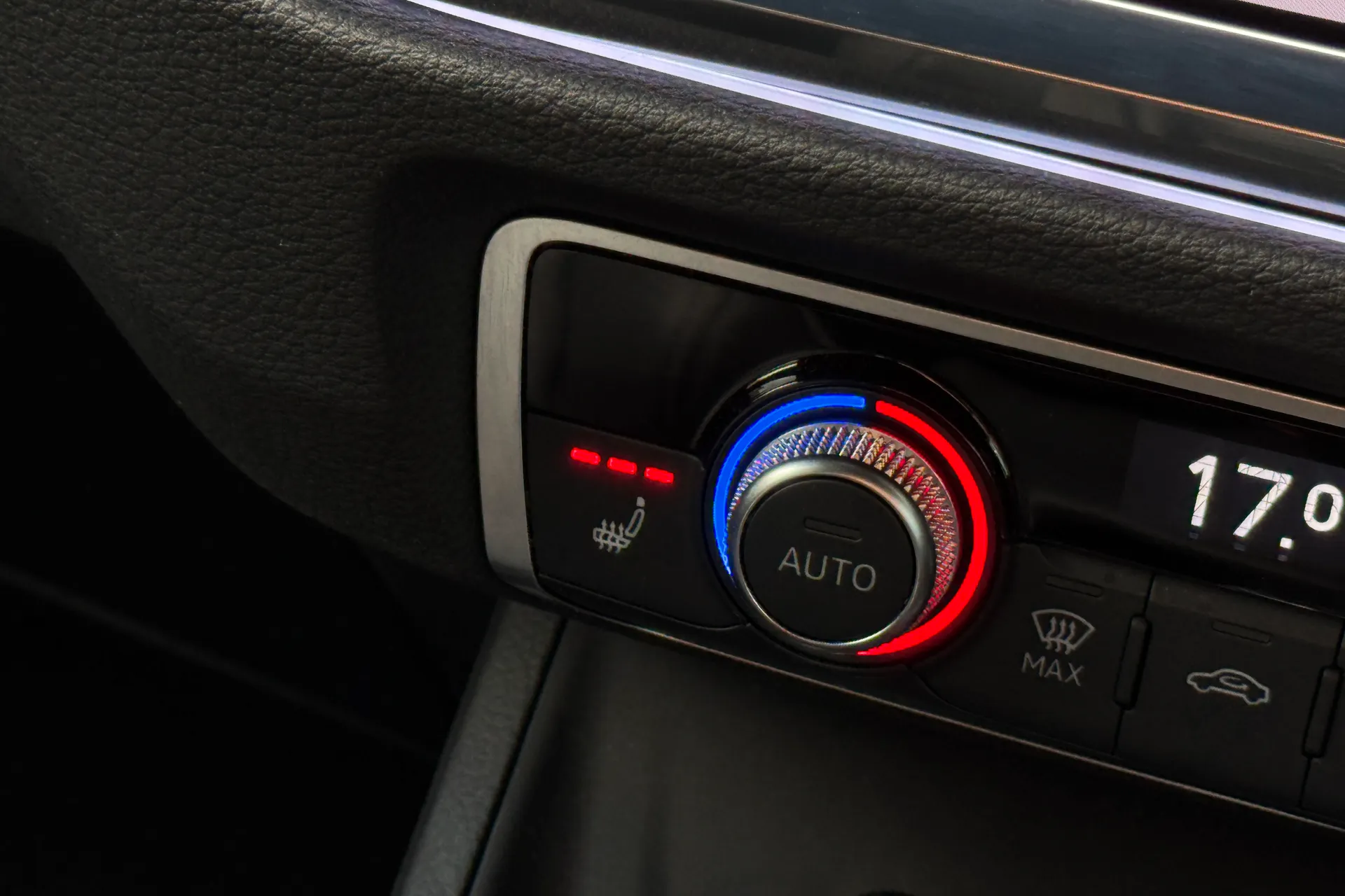 Audi Q3 thumbnail image number 16